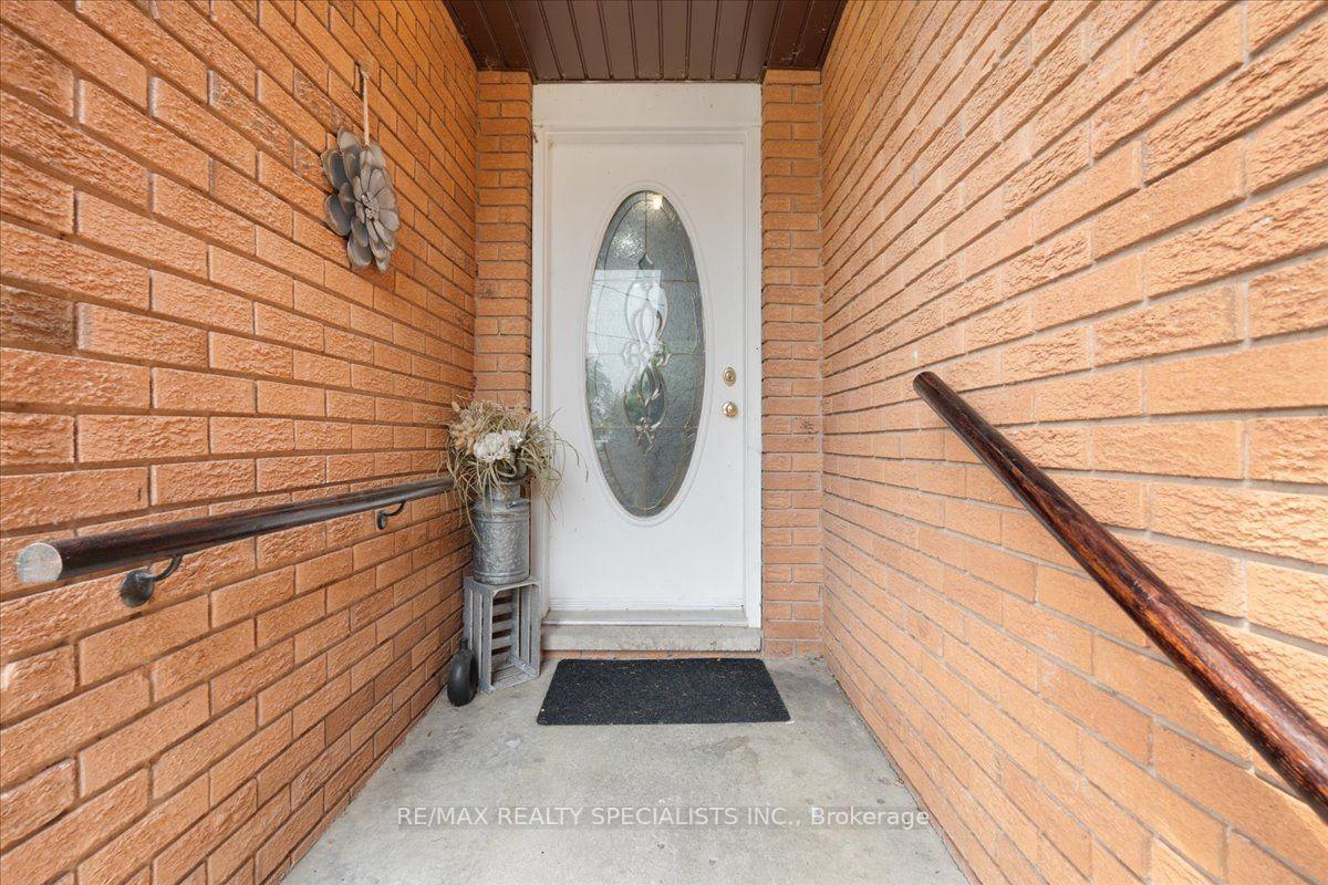 Photo 4 of 12 Wardell Crescent, Haldimand — HOMEH