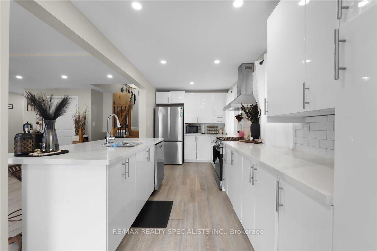 Photo 10 of 12 Wardell Crescent, Haldimand — HOMEH