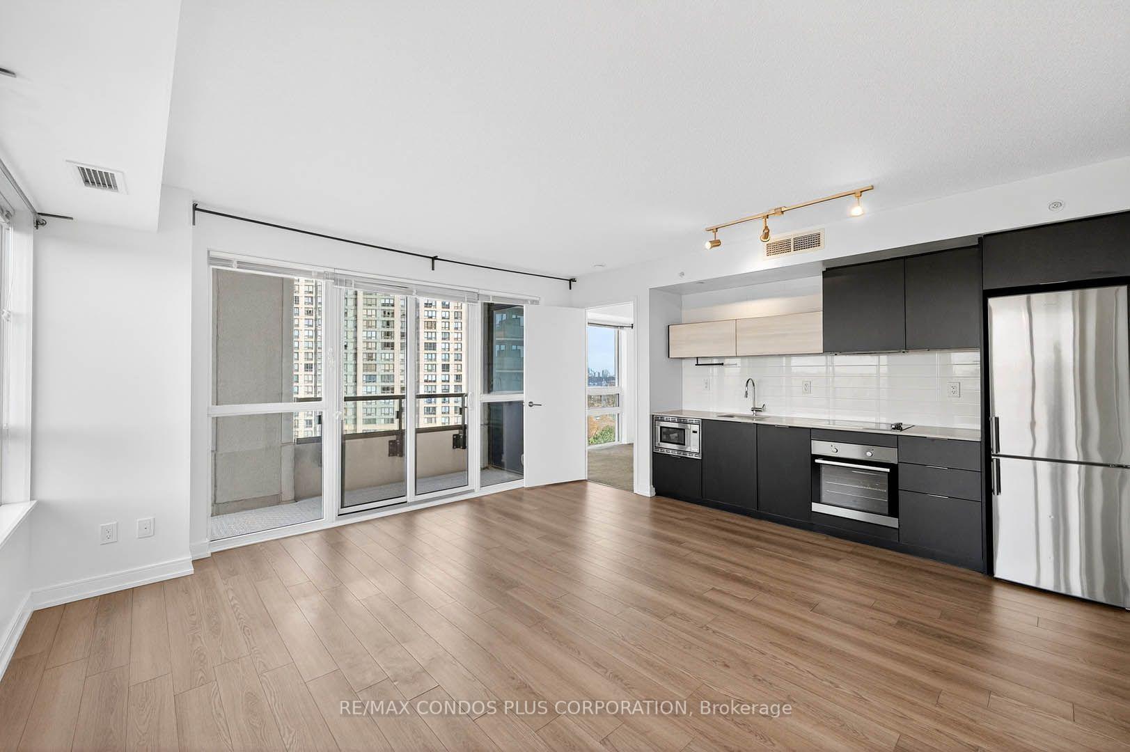 Photo 10 of Unit 904, 20  Road Thomas Riley Road, Etobicoke, Islington-City Centre West — HOMEH