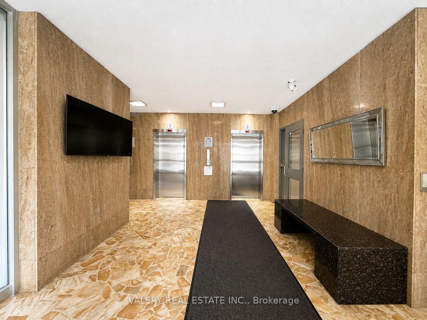 Photo 2 of Unit 906, 70 Park Street E, Mississauga, Port Credit — HOMEH