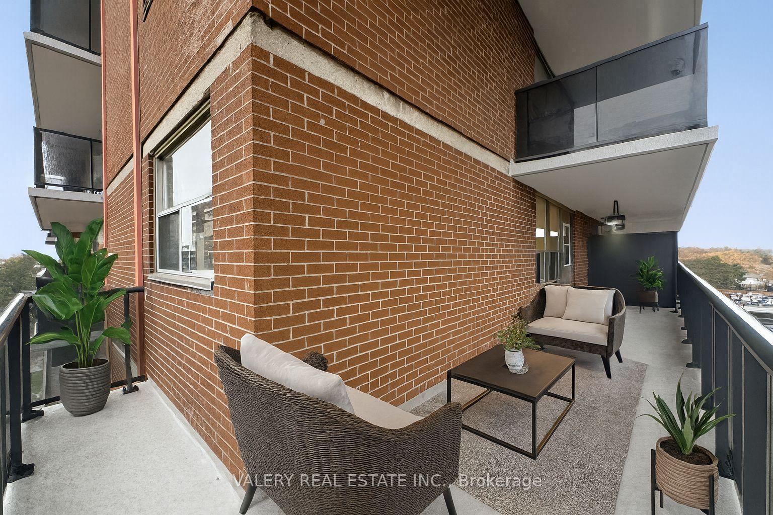 Photo 9 of Unit 906, 70 Park Street E, Mississauga, Port Credit — HOMEH