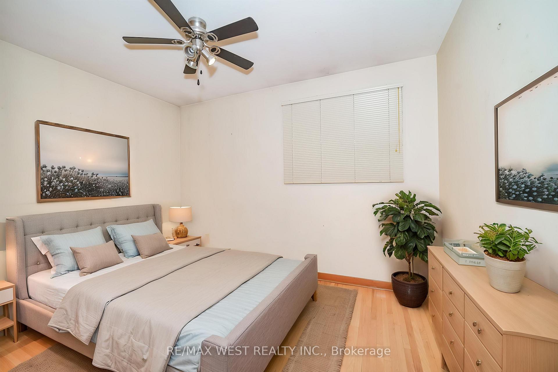 Photo 7 of 16 Opal Court, Etobicoke, Mount Olive-Silverstone-Jamestown — HOMEH