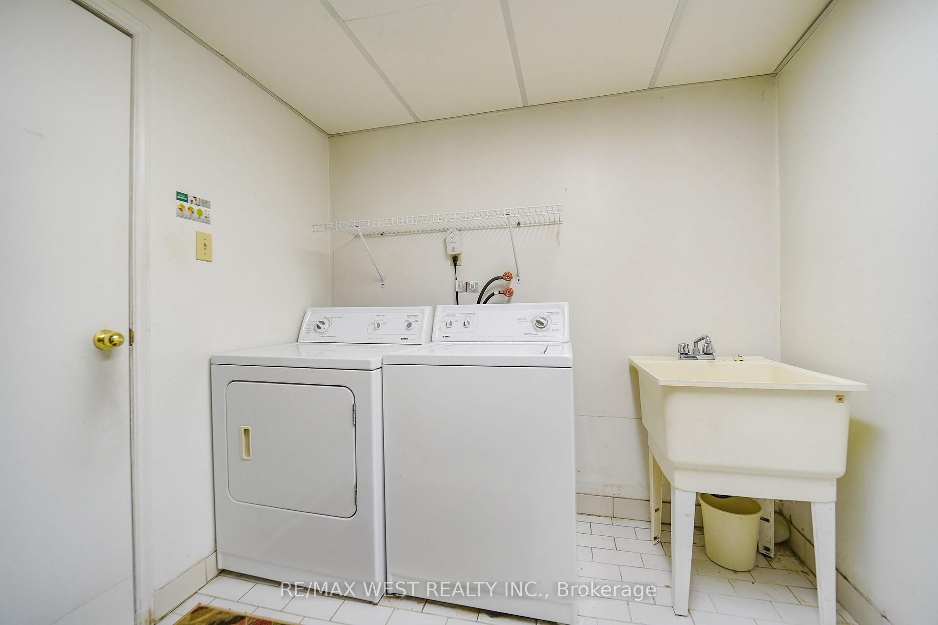 Photo 11 of 16 Opal Court, Etobicoke, Mount Olive-Silverstone-Jamestown — HOMEH