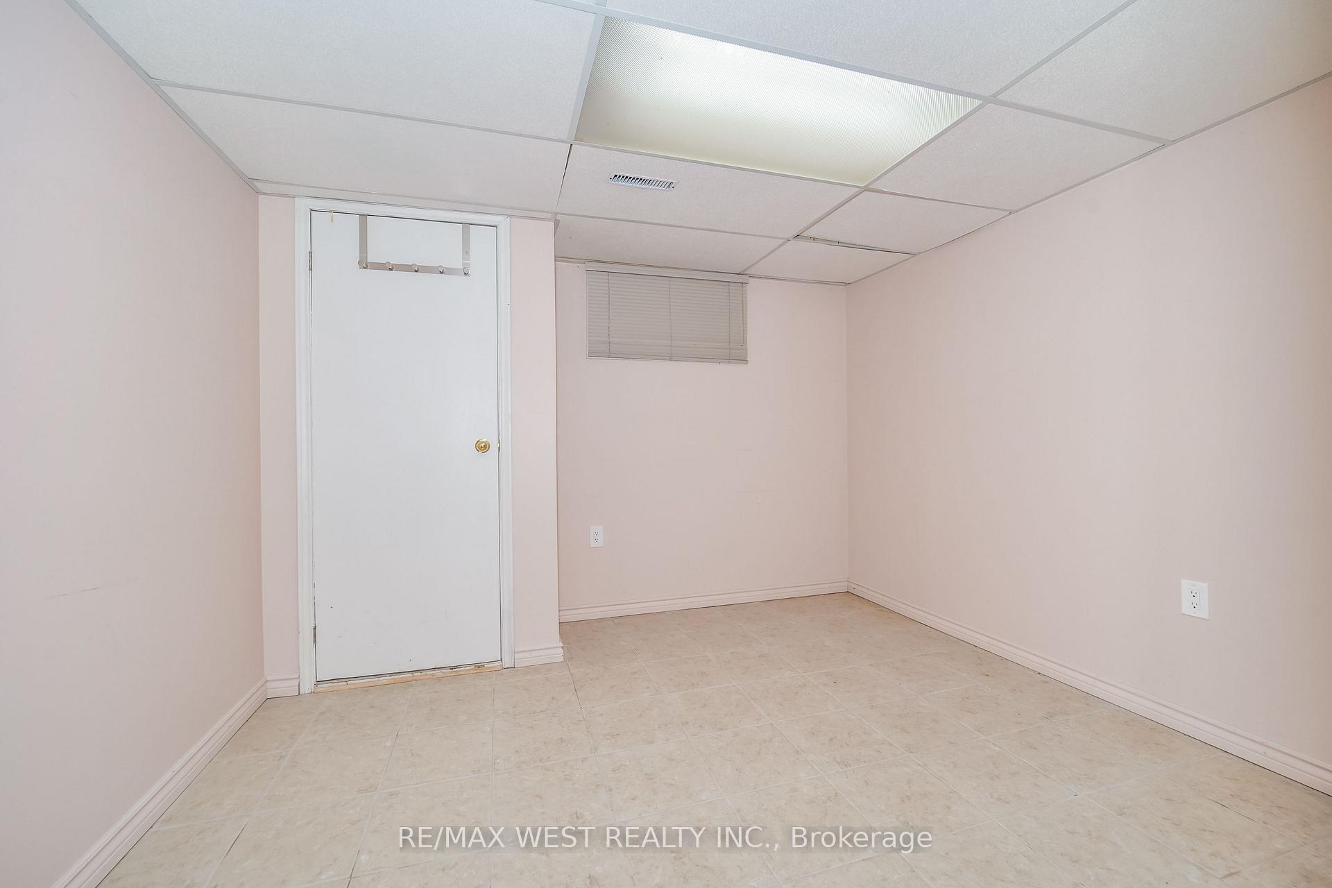 Photo 13 of 16 Opal Court, Etobicoke, Mount Olive-Silverstone-Jamestown — HOMEH
