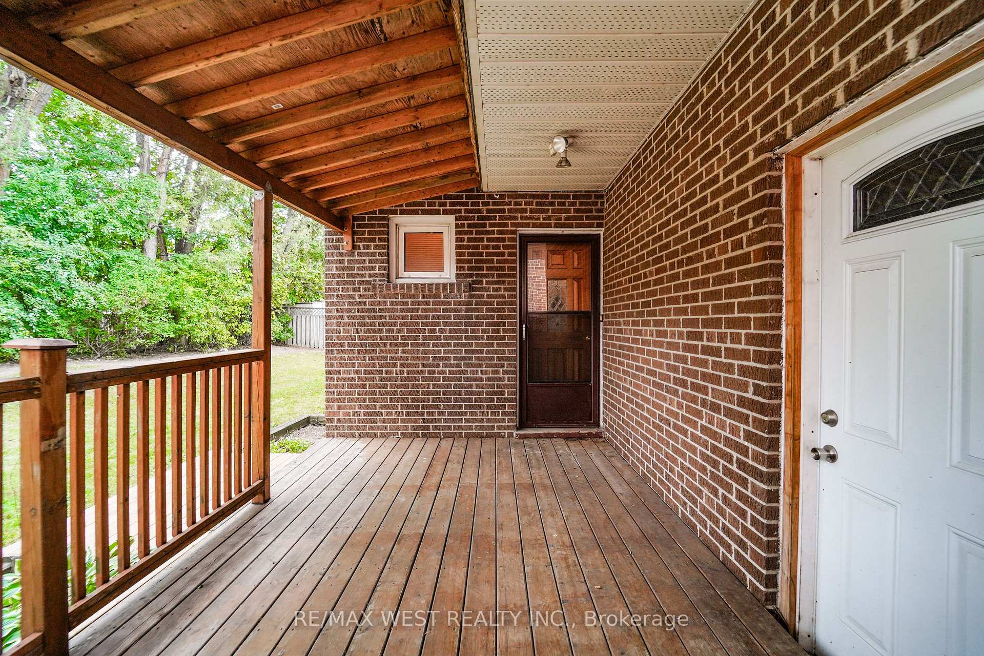 Photo 14 of 16 Opal Court, Etobicoke, Mount Olive-Silverstone-Jamestown — HOMEH