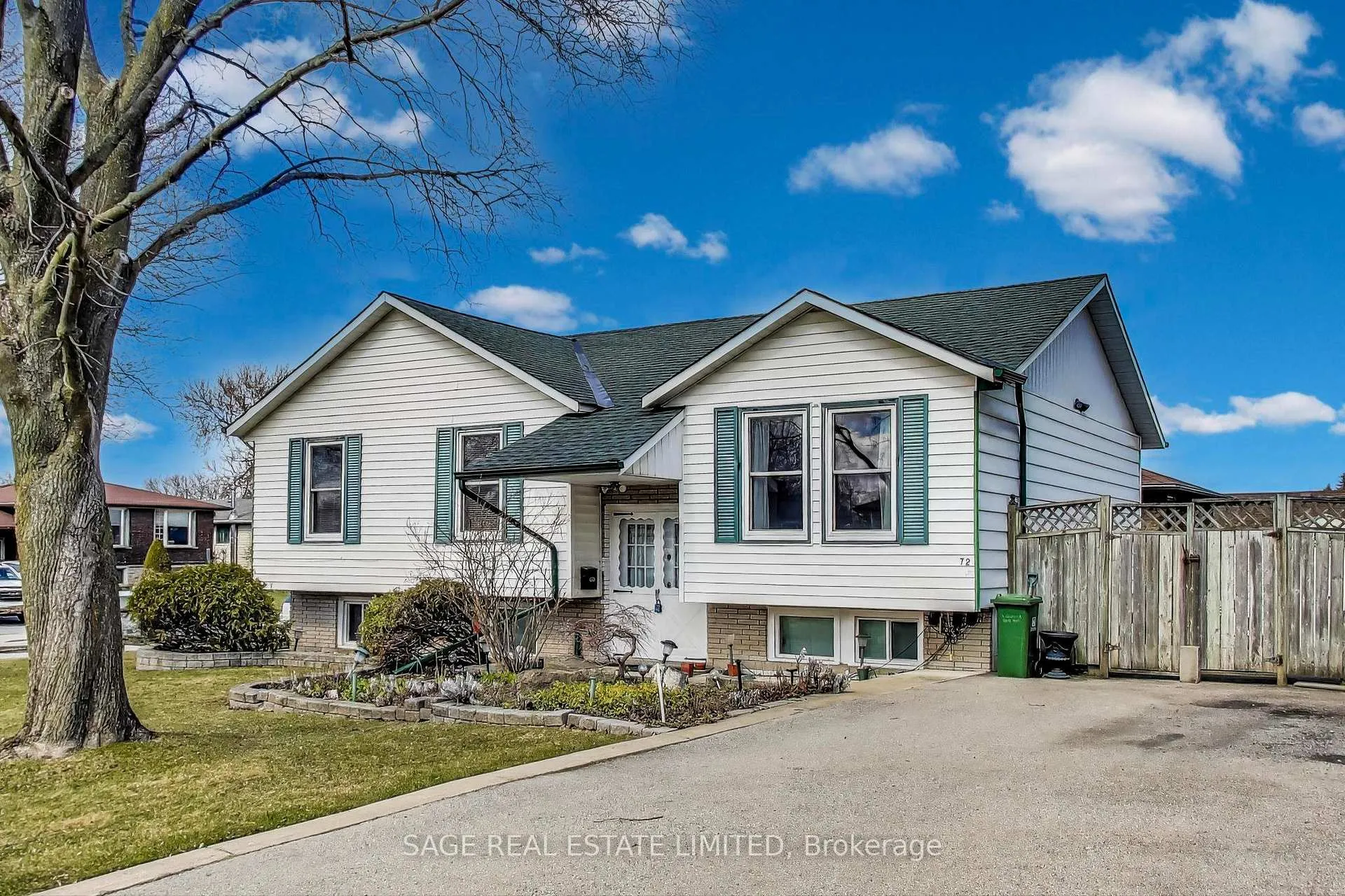 Photo 2 of 72 Glenvale Drive, Hamilton, Gilkson — HOMEH