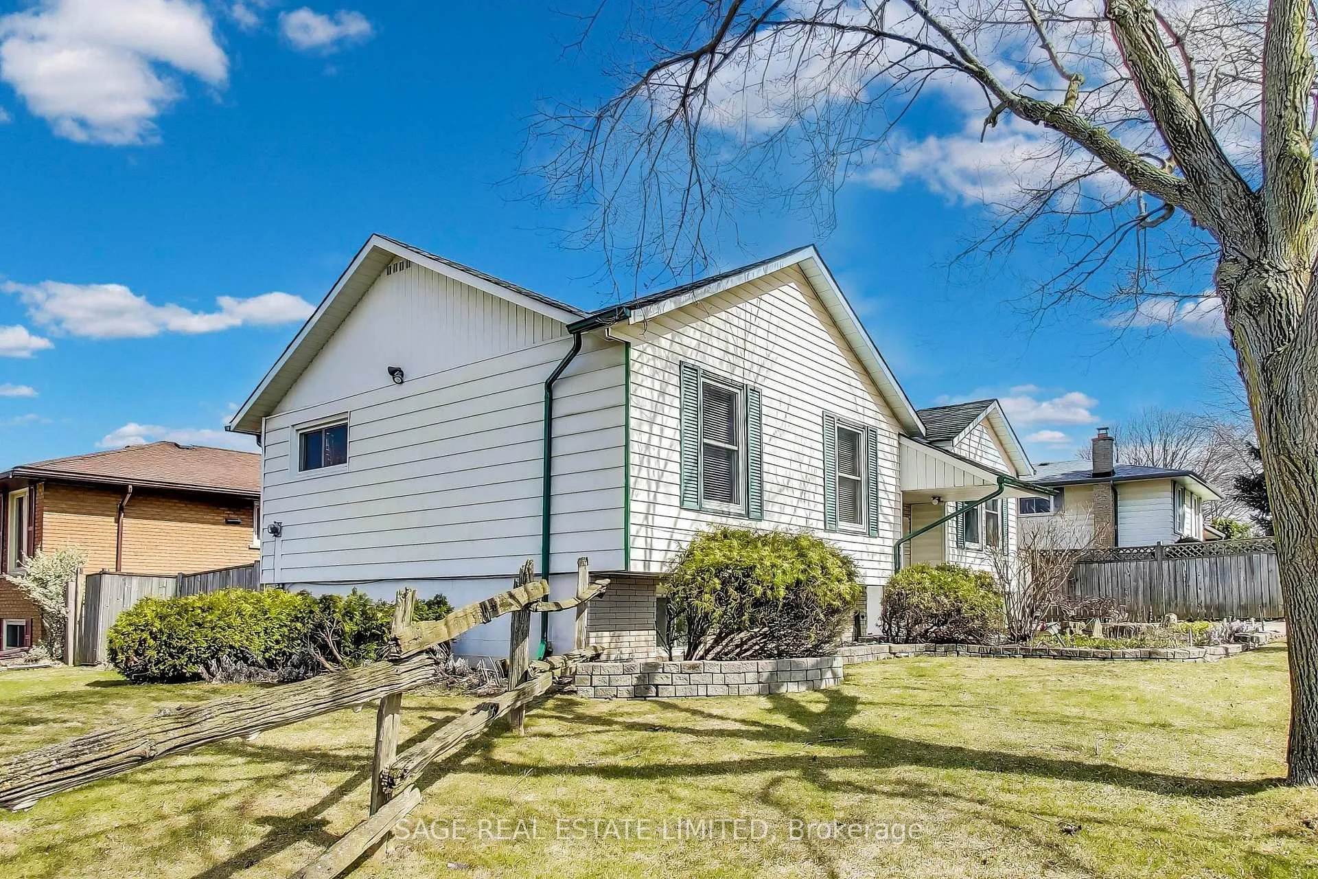 Photo 3 of 72 Glenvale Drive, Hamilton, Gilkson — HOMEH