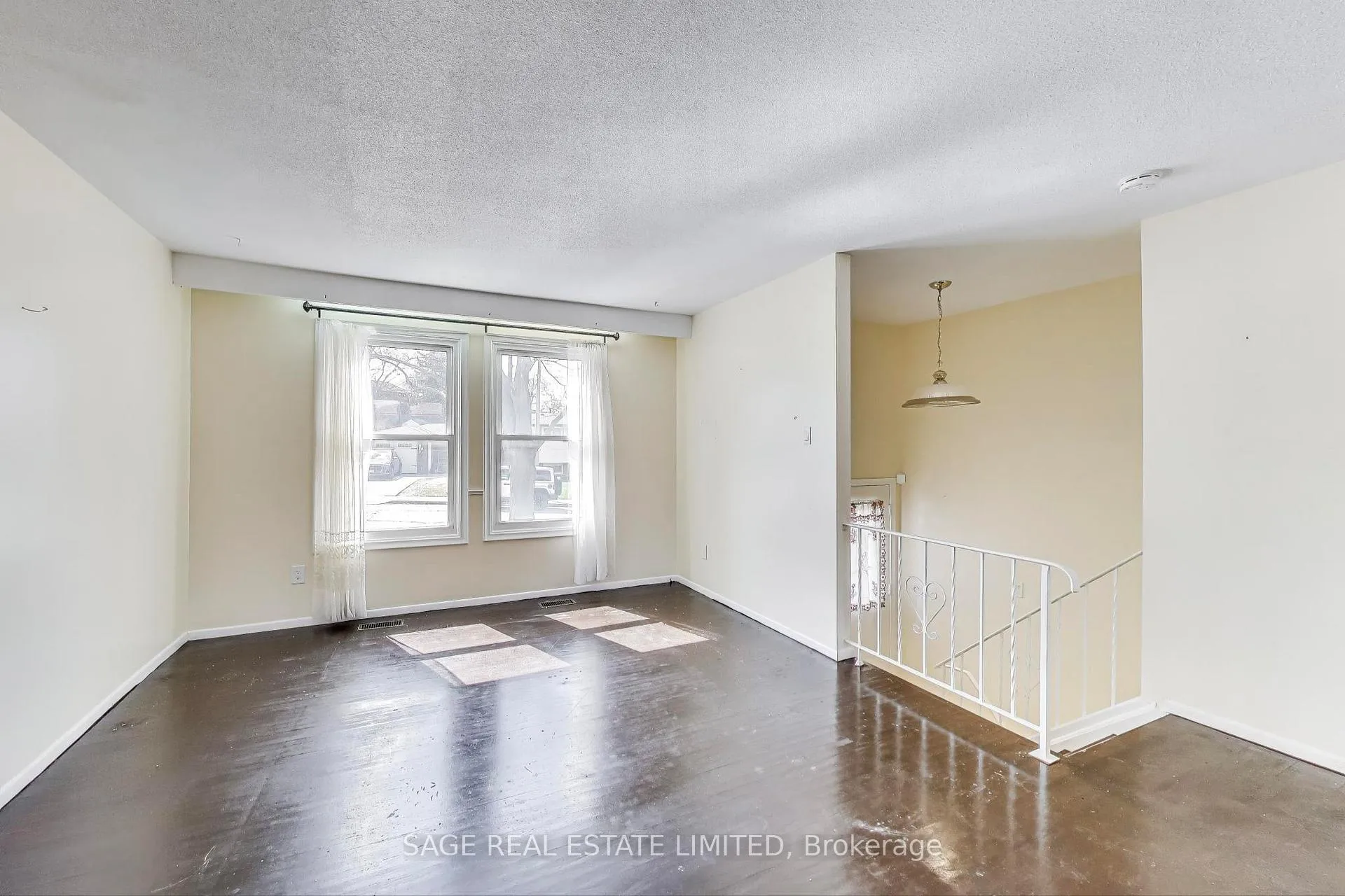 Photo 5 of 72 Glenvale Drive, Hamilton, Gilkson — HOMEH