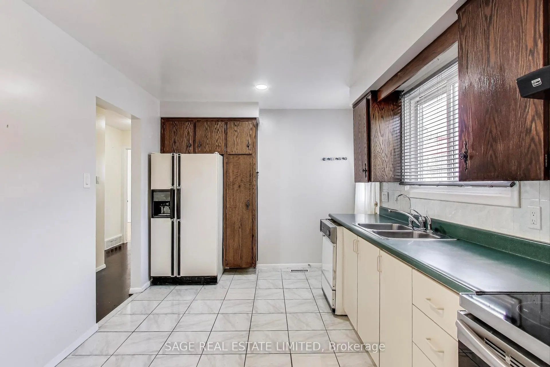 Photo 9 of 72 Glenvale Drive, Hamilton, Gilkson — HOMEH
