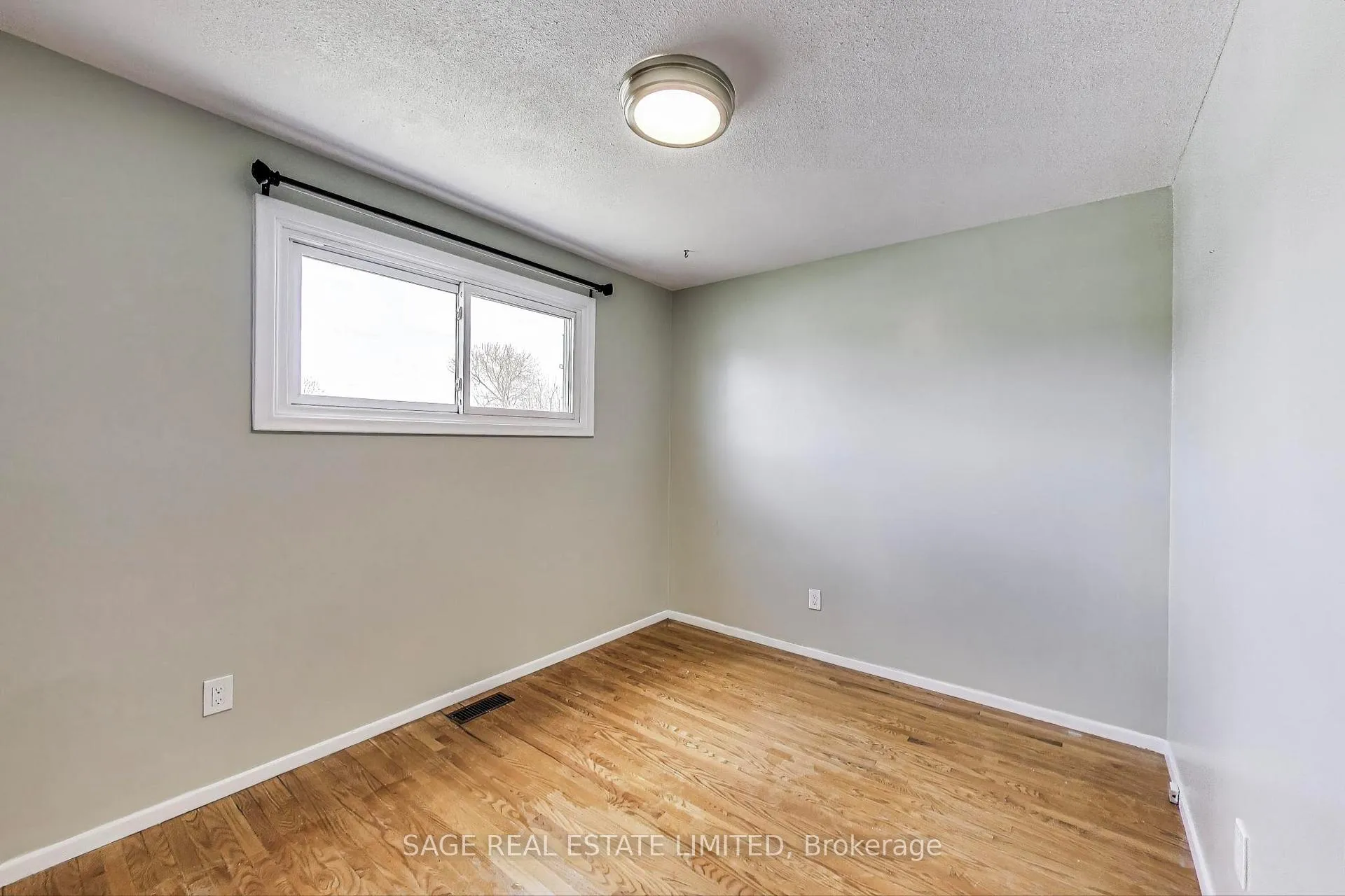 Photo 13 of 72 Glenvale Drive, Hamilton, Gilkson — HOMEH