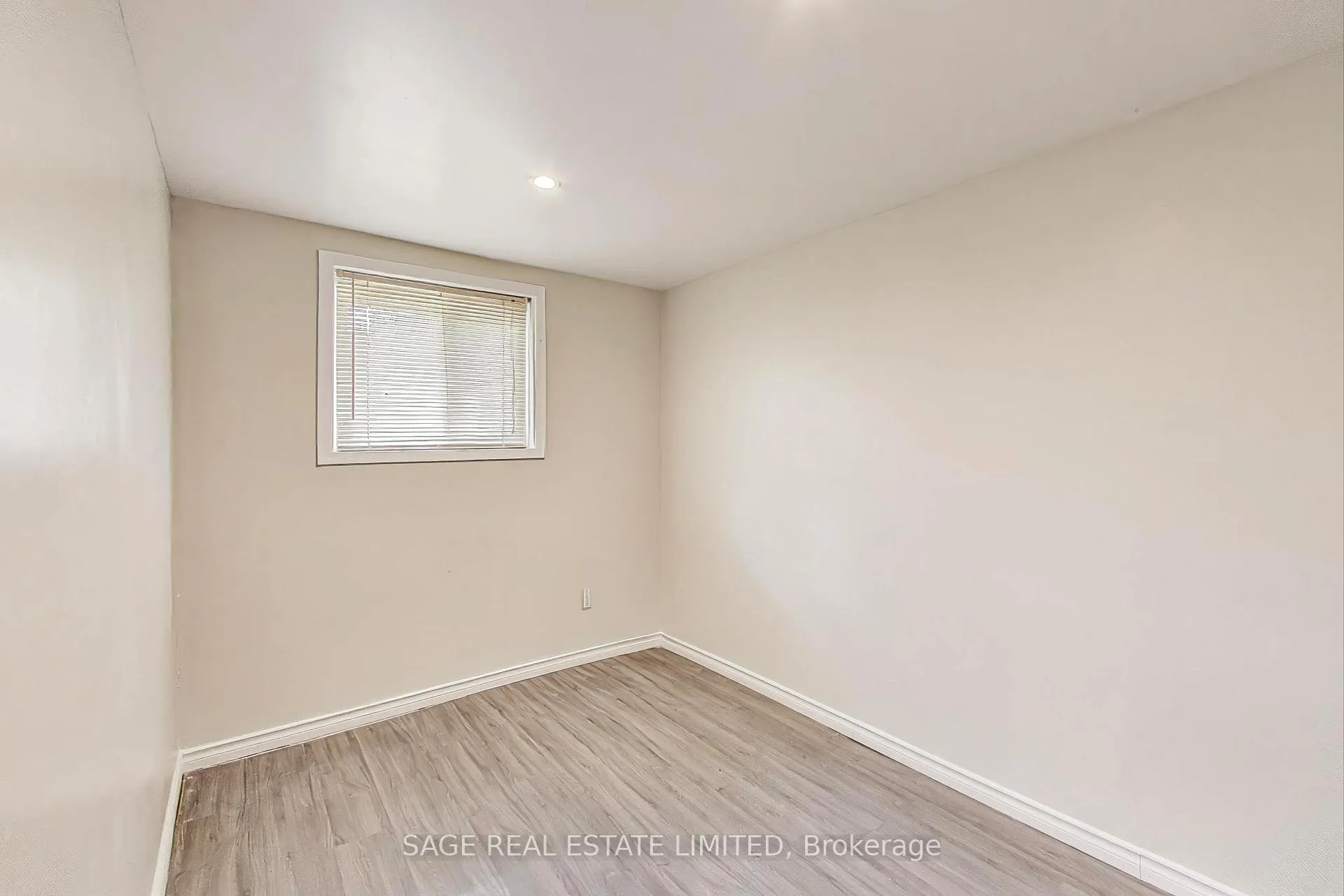 Photo 23 of 72 Glenvale Drive, Hamilton, Gilkson — HOMEH