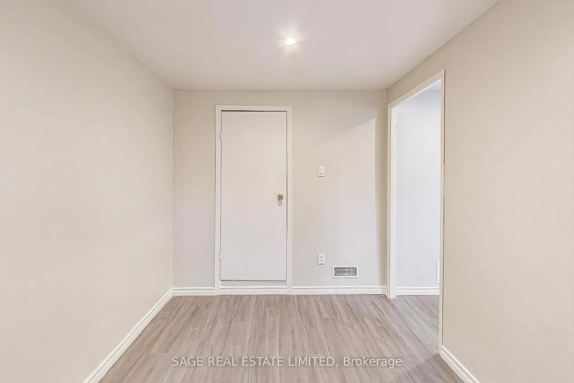 Photo 24 of 72 Glenvale Drive, Hamilton, Gilkson — HOMEH