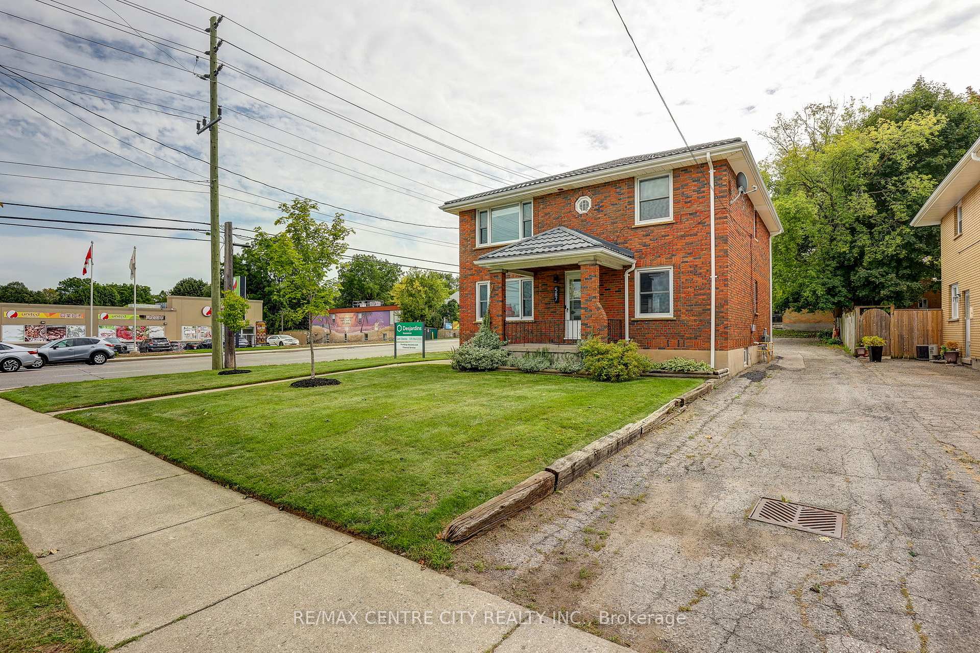 Photo of 587 Lambton Street