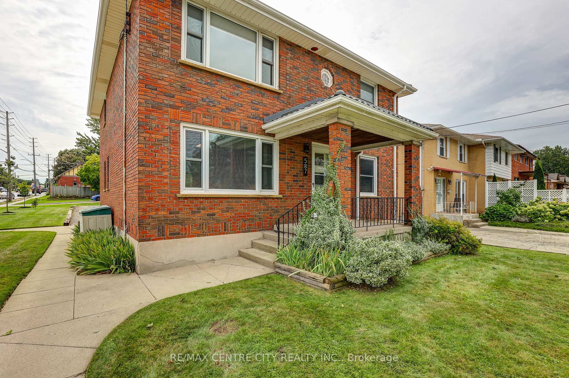 Photo 3 of 587 Lambton Street, London, East B — HOMEH