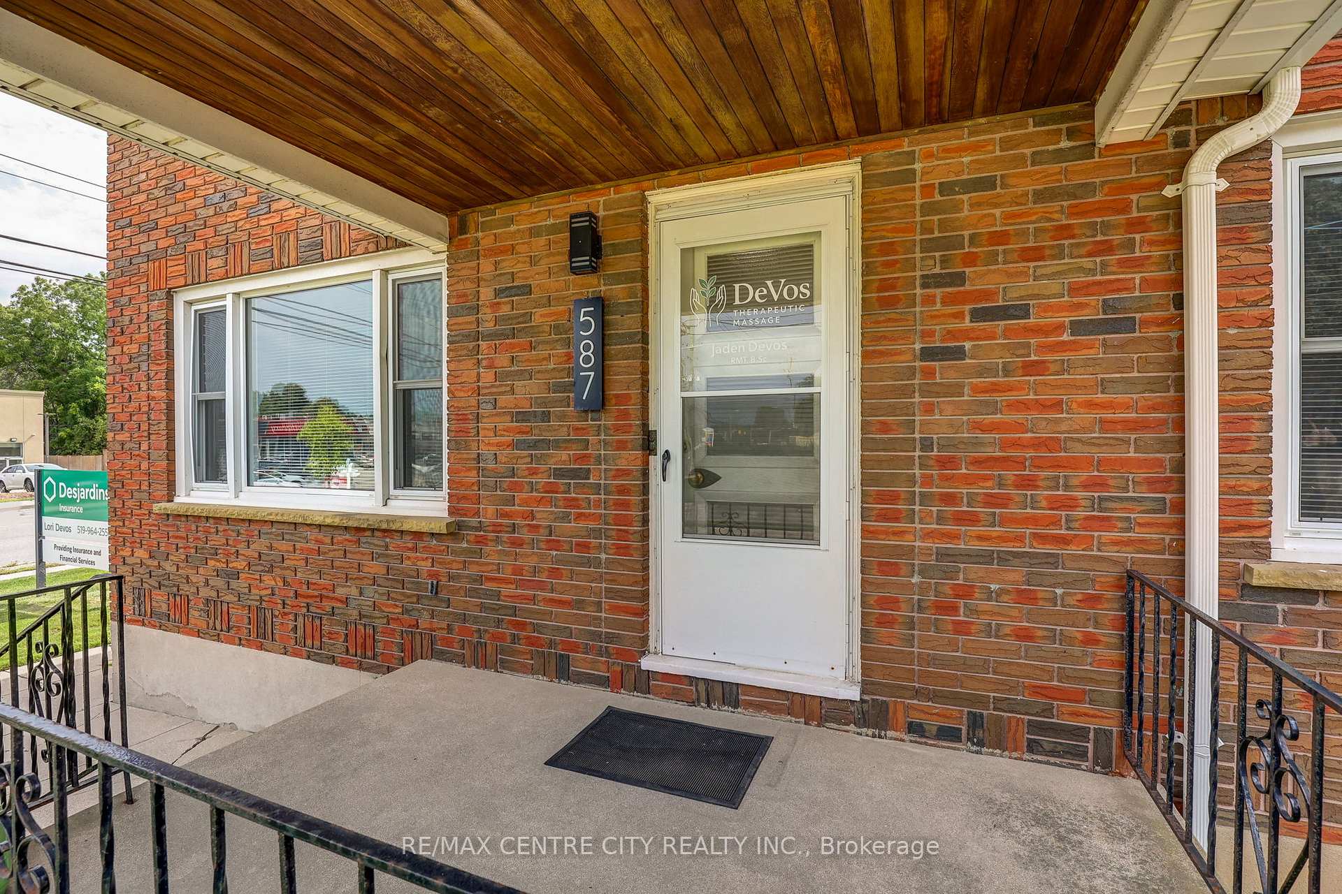 Photo 4 of 587 Lambton Street, London, East B — HOMEH