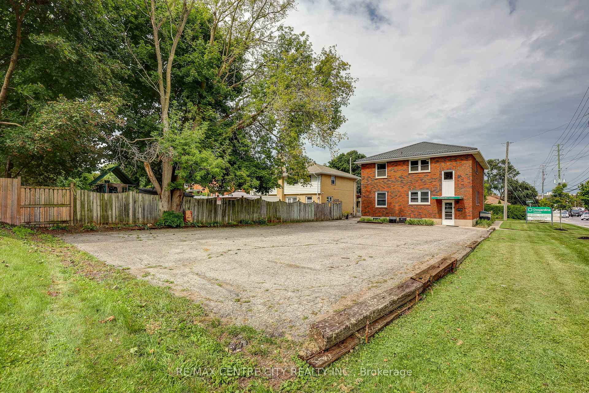Photo 5 of 587 Lambton Street, London, East B — HOMEH