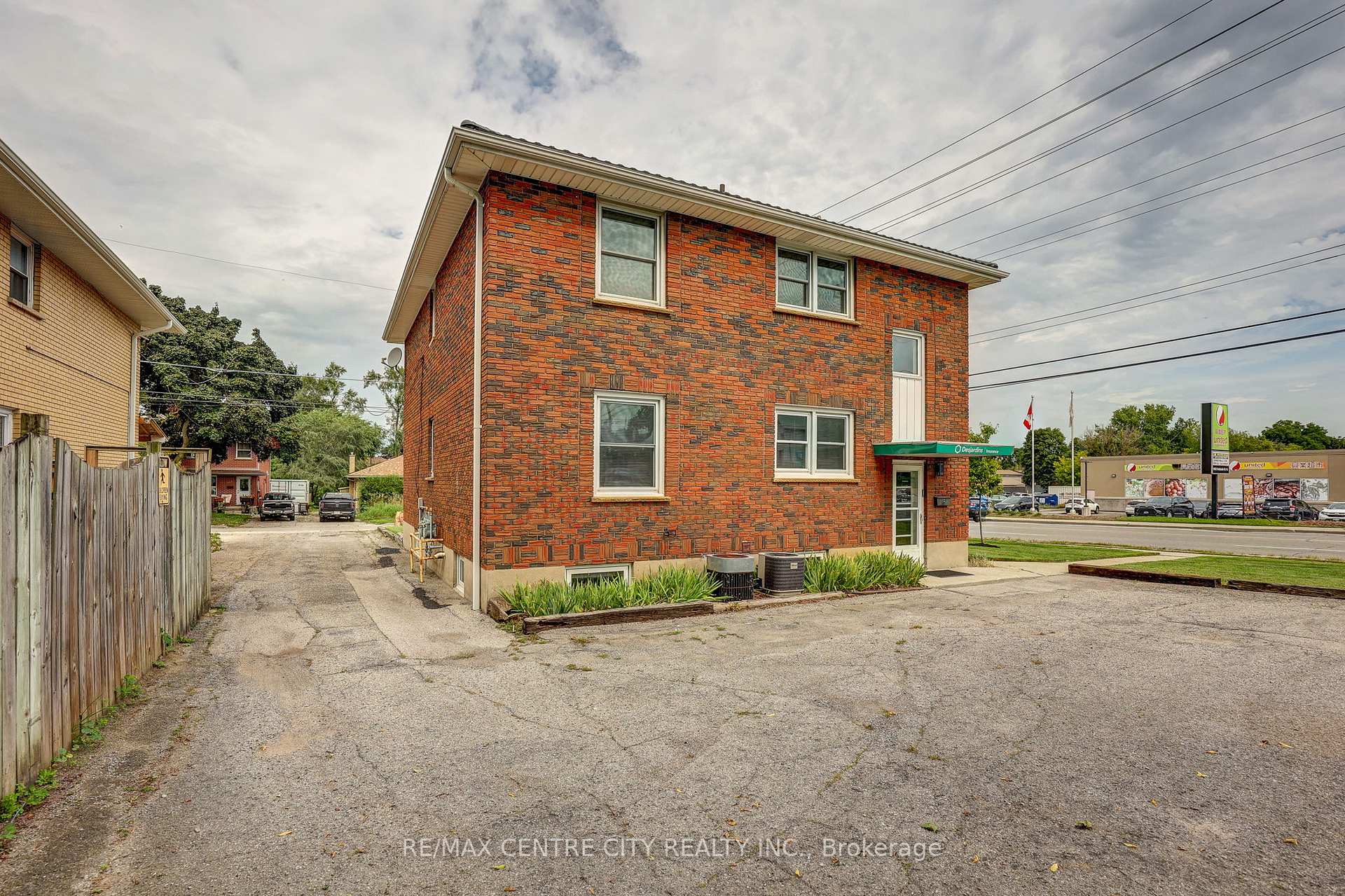 Photo 8 of 587 Lambton Street, London, East B — HOMEH