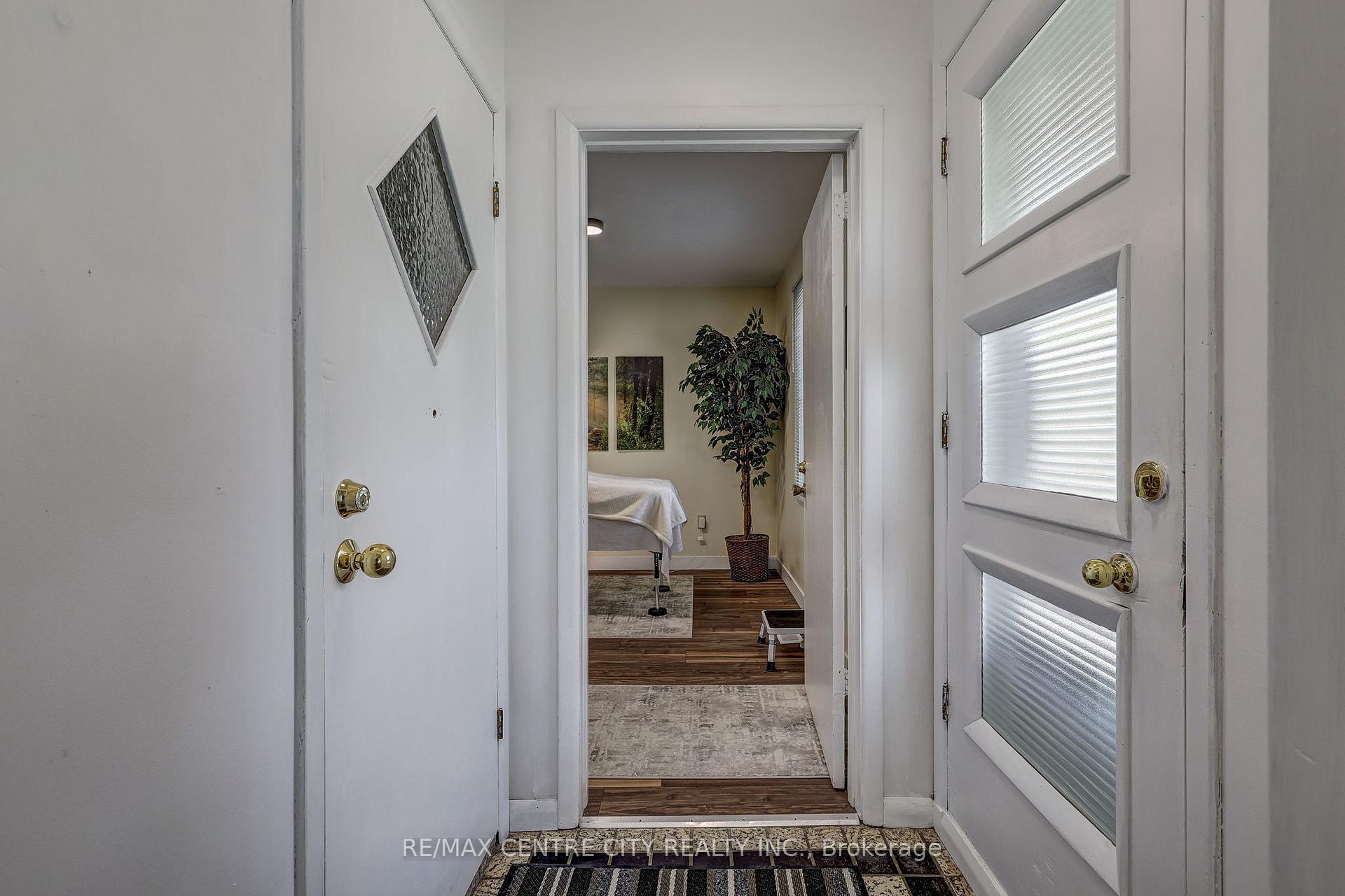 Photo 23 of 587 Lambton Street, London, East B — HOMEH