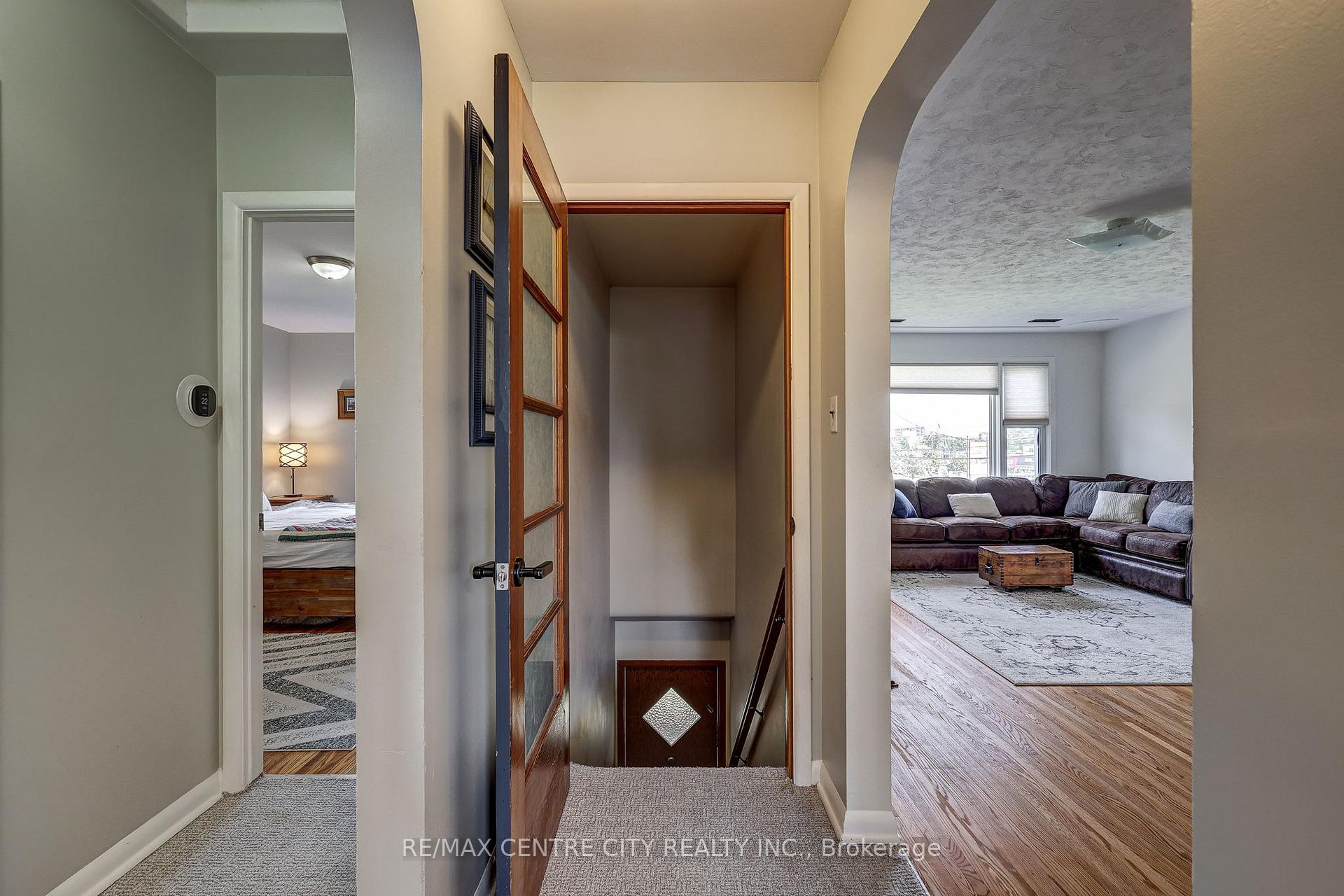 Photo 31 of 587 Lambton Street, London, East B — HOMEH