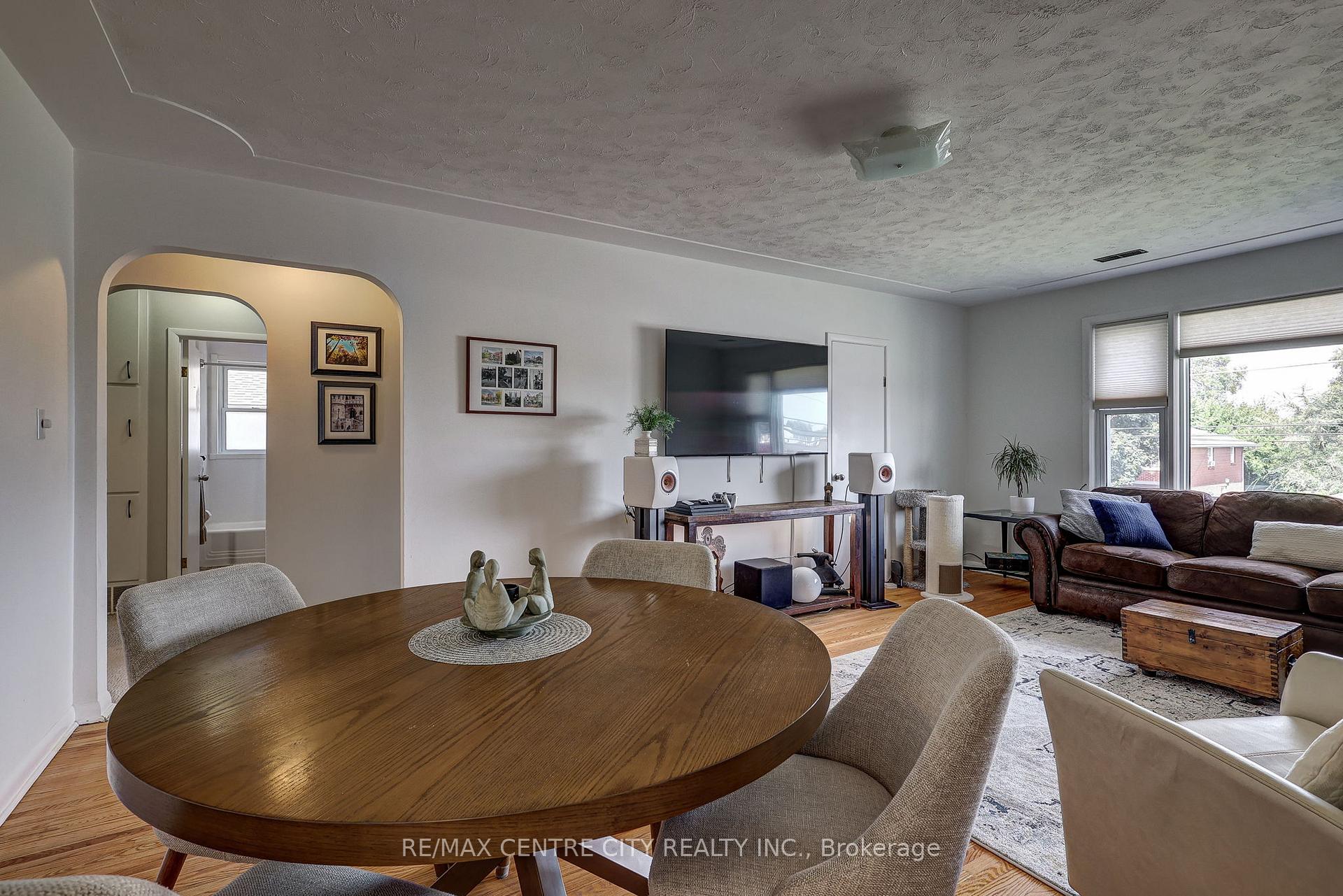 Photo 33 of 587 Lambton Street, London, East B — HOMEH