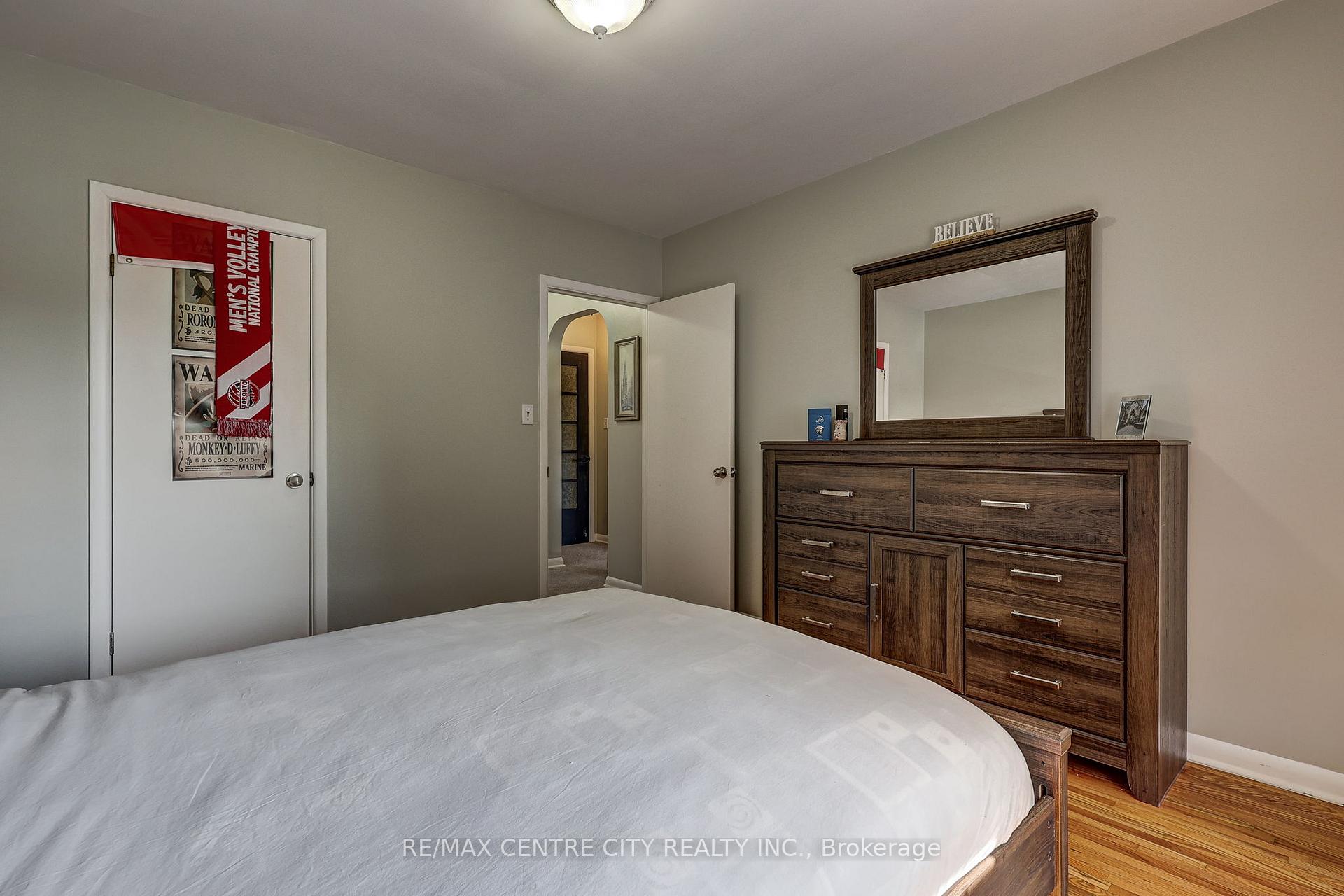 Photo 39 of 587 Lambton Street, London, East B — HOMEH