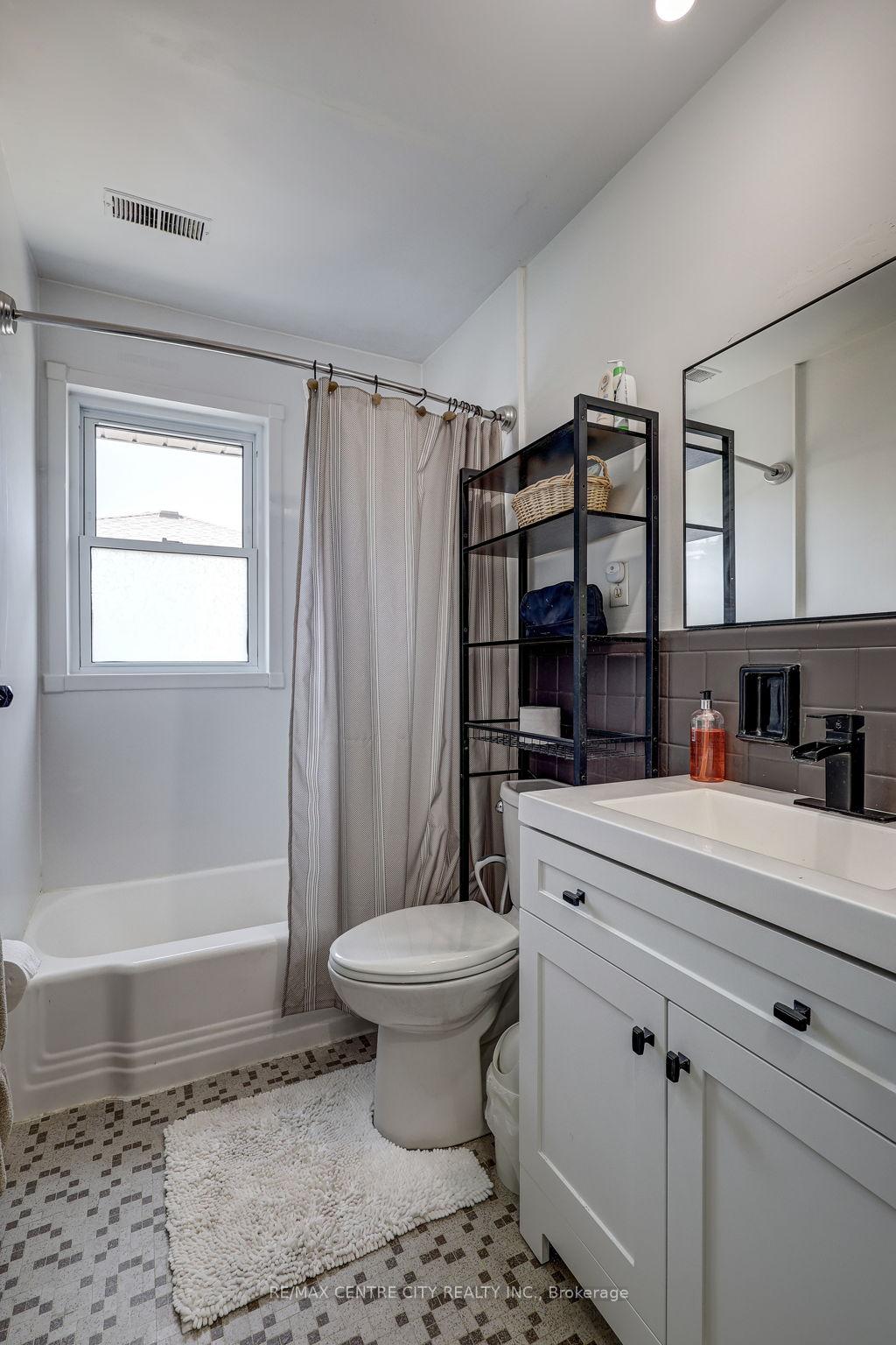 Photo 40 of 587 Lambton Street, London, East B — HOMEH