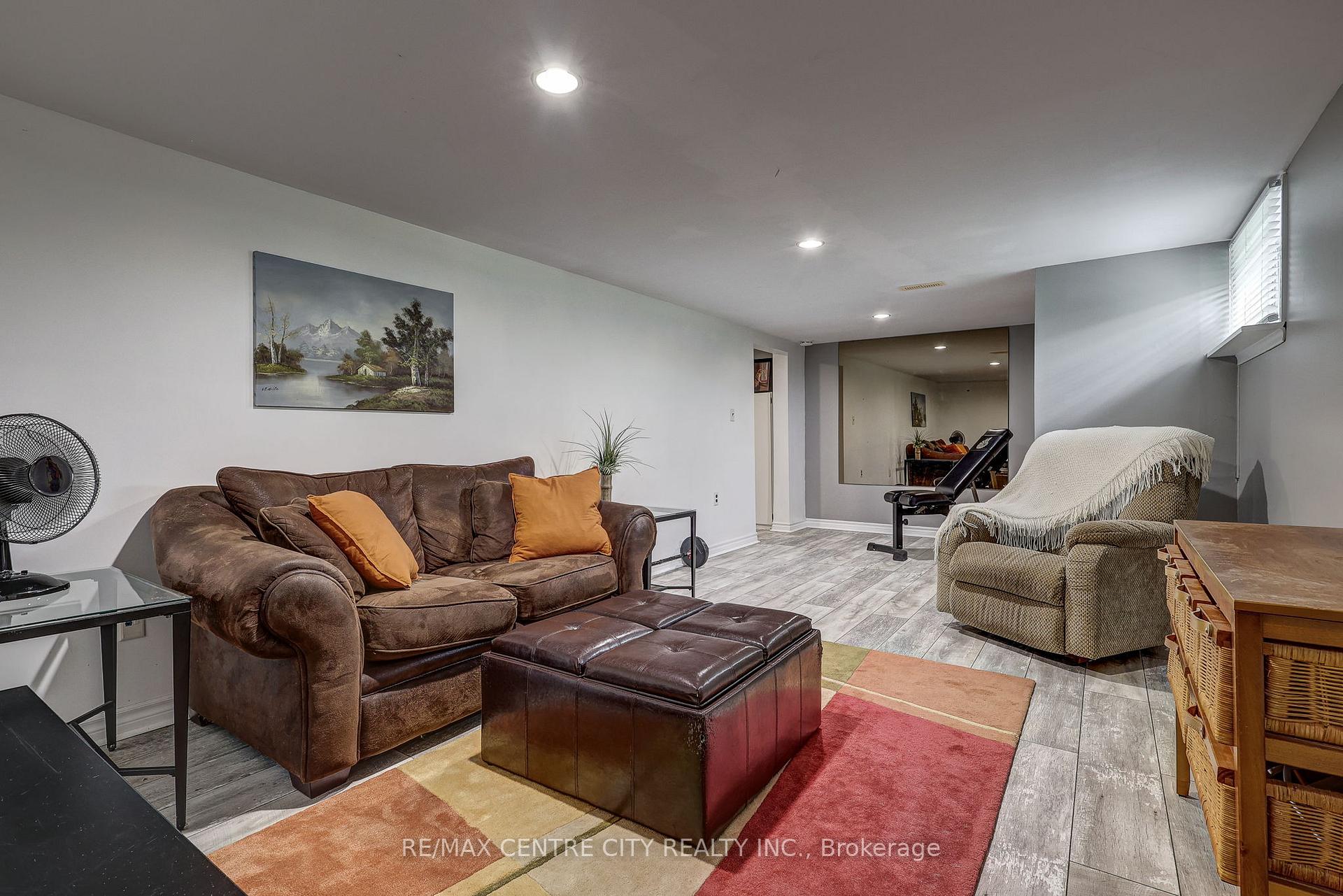 Photo 41 of 587 Lambton Street, London, East B — HOMEH