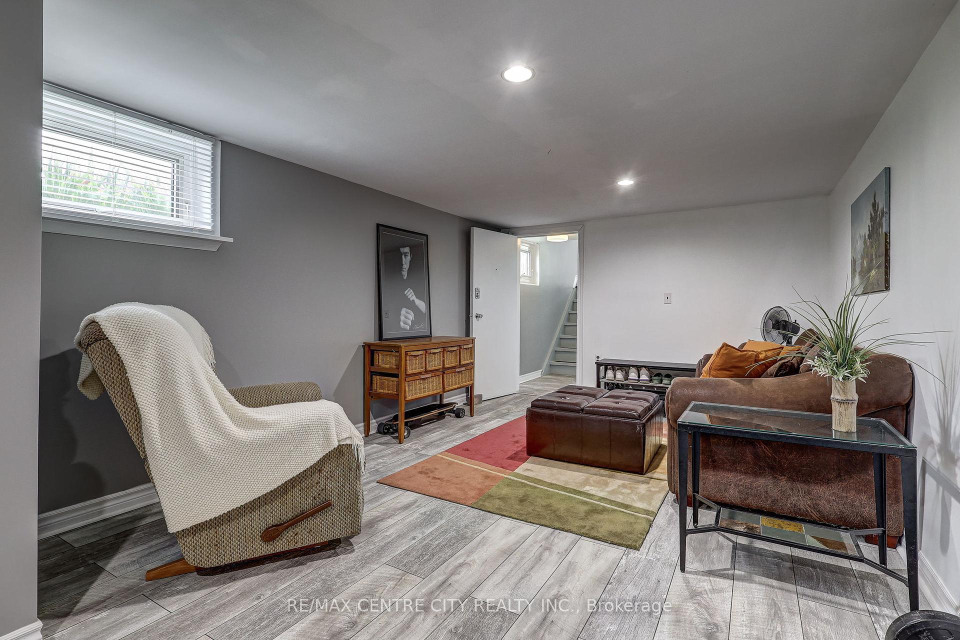 Photo 42 of 587 Lambton Street, London, East B — HOMEH