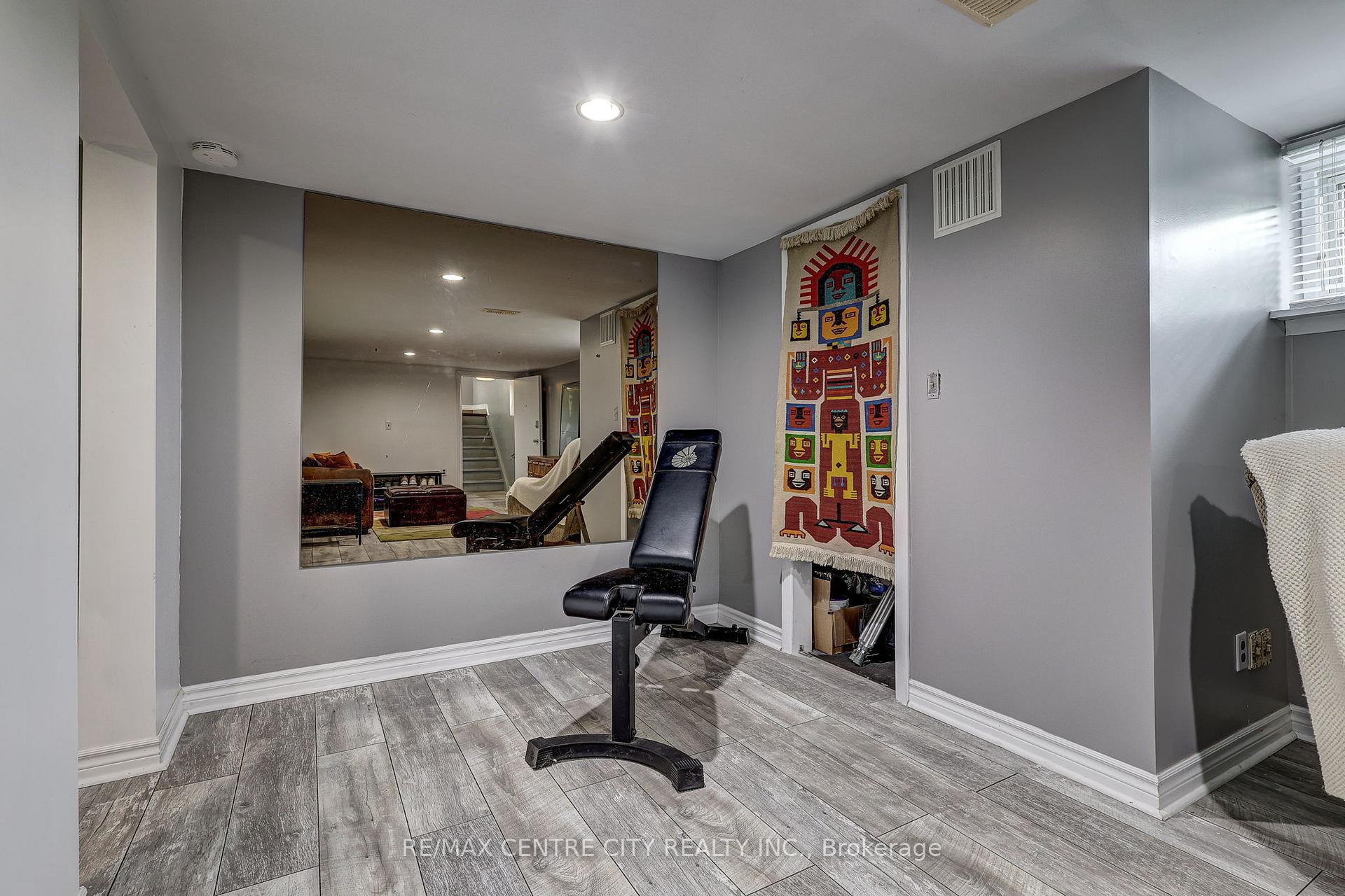 Photo 43 of 587 Lambton Street, London, East B — HOMEH