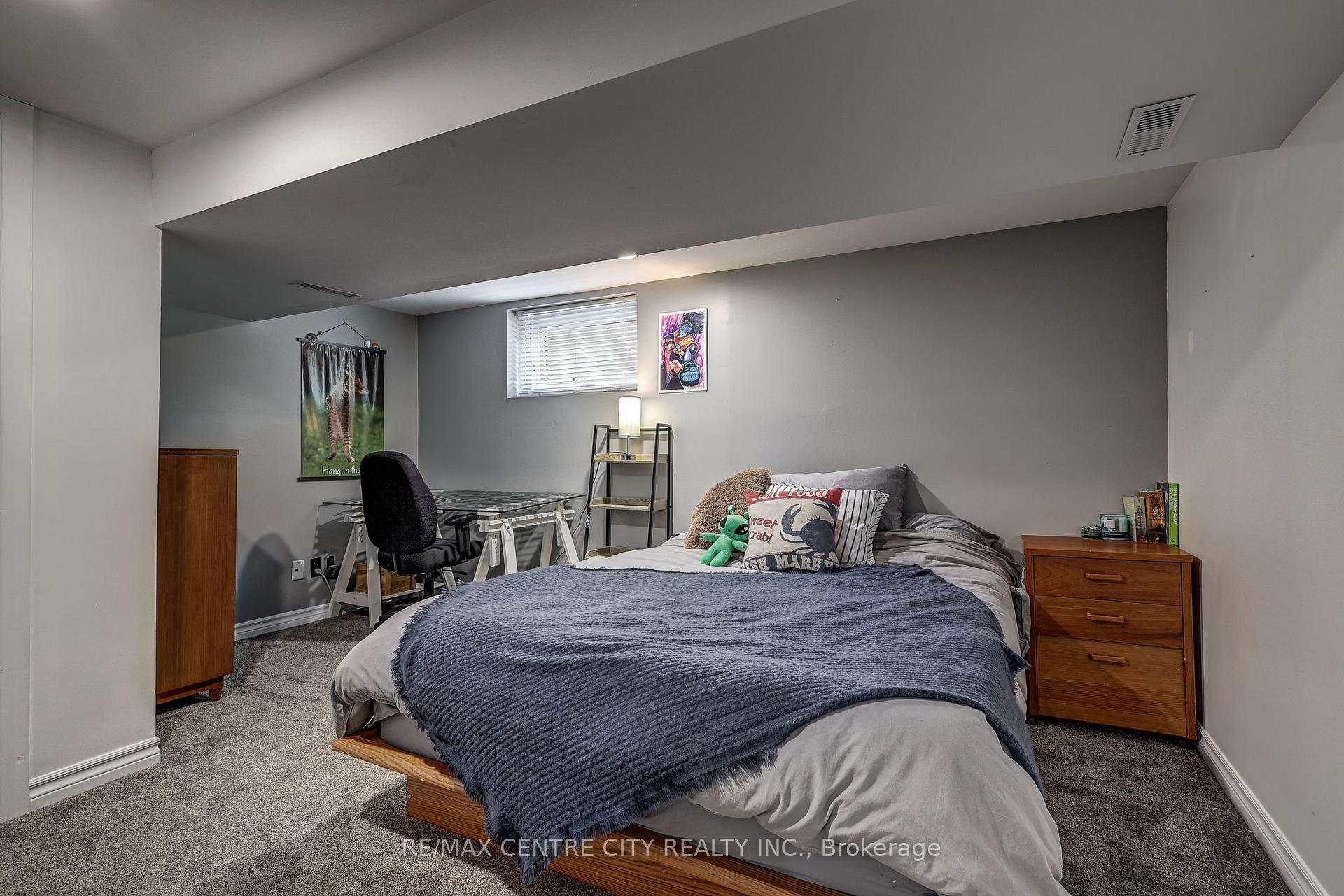 Photo 44 of 587 Lambton Street, London, East B — HOMEH
