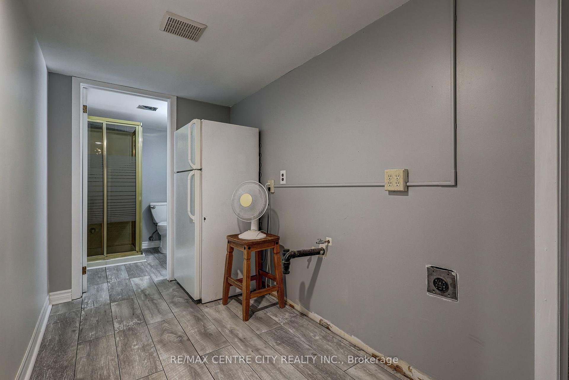 Photo 45 of 587 Lambton Street, London, East B — HOMEH