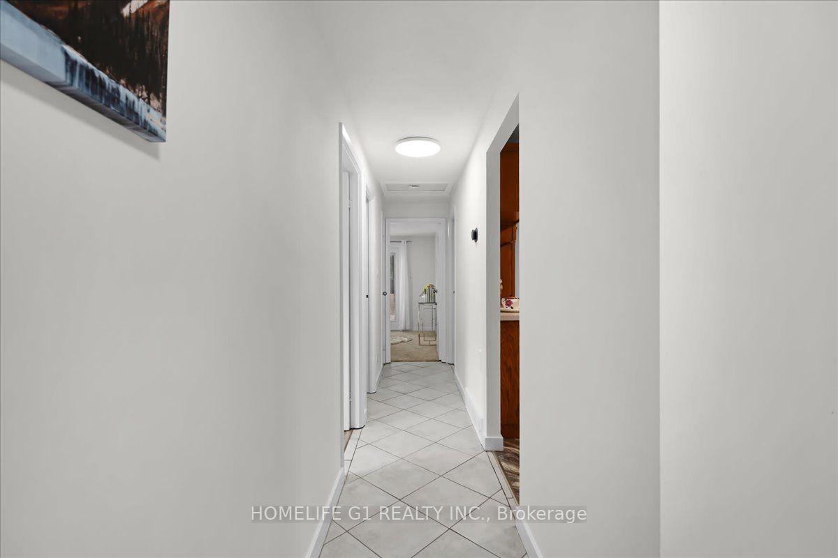 Photo 4 of 19 Milton Avenue W, Cambridge, Silver Heights — HOMEH
