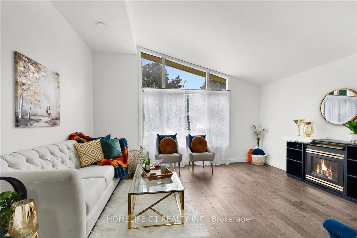 Photo 5 of 19 Milton Avenue W, Cambridge, Silver Heights — HOMEH