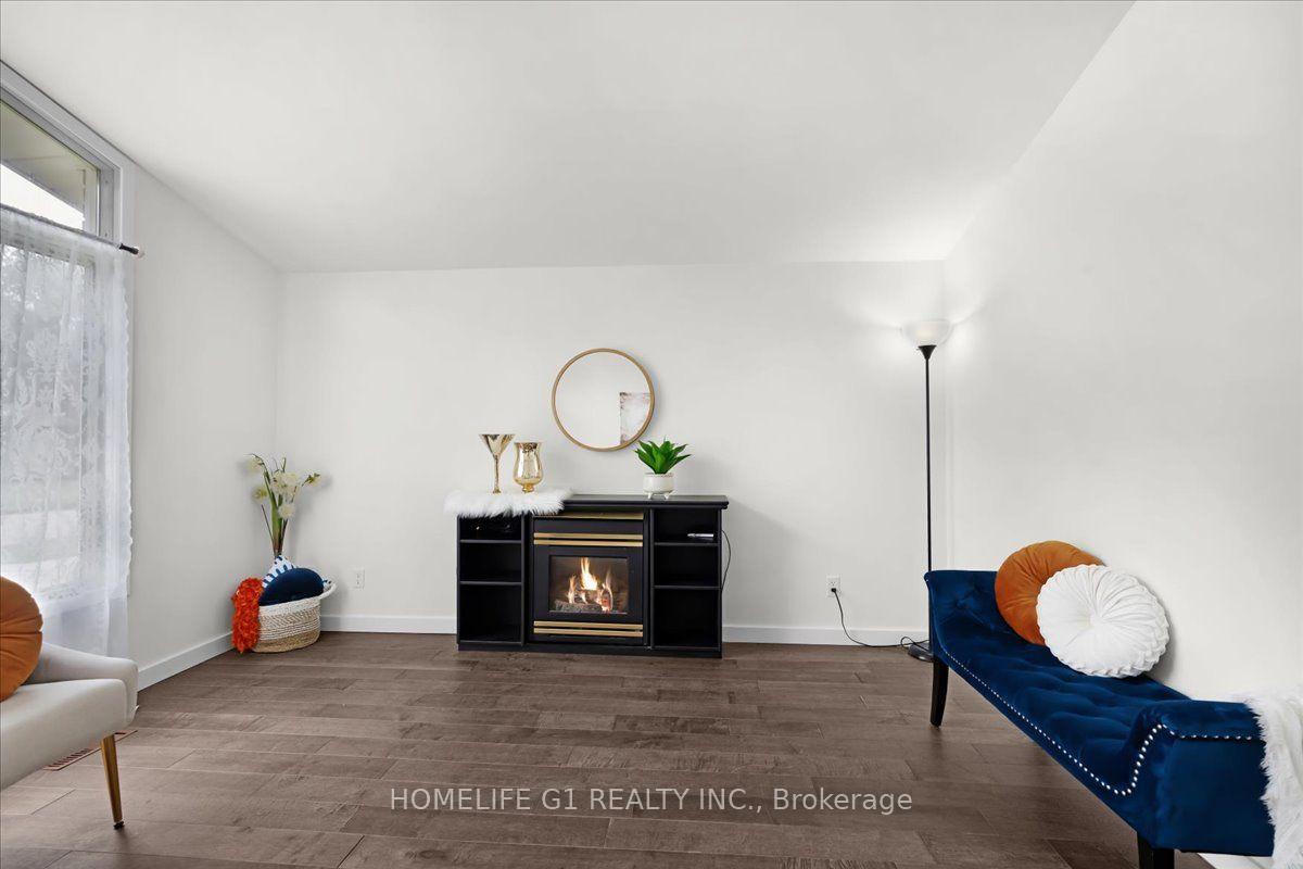 Photo 6 of 19 Milton Avenue W, Cambridge, Silver Heights — HOMEH