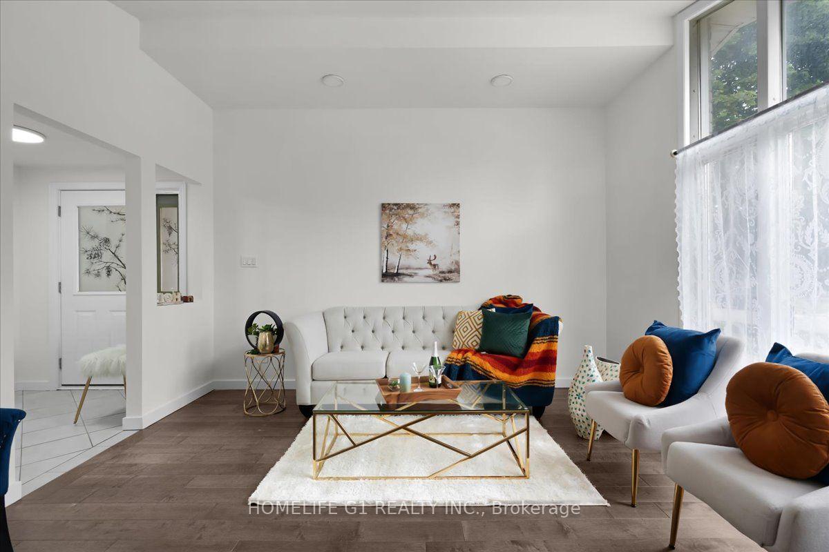 Photo 7 of 19 Milton Avenue W, Cambridge, Silver Heights — HOMEH
