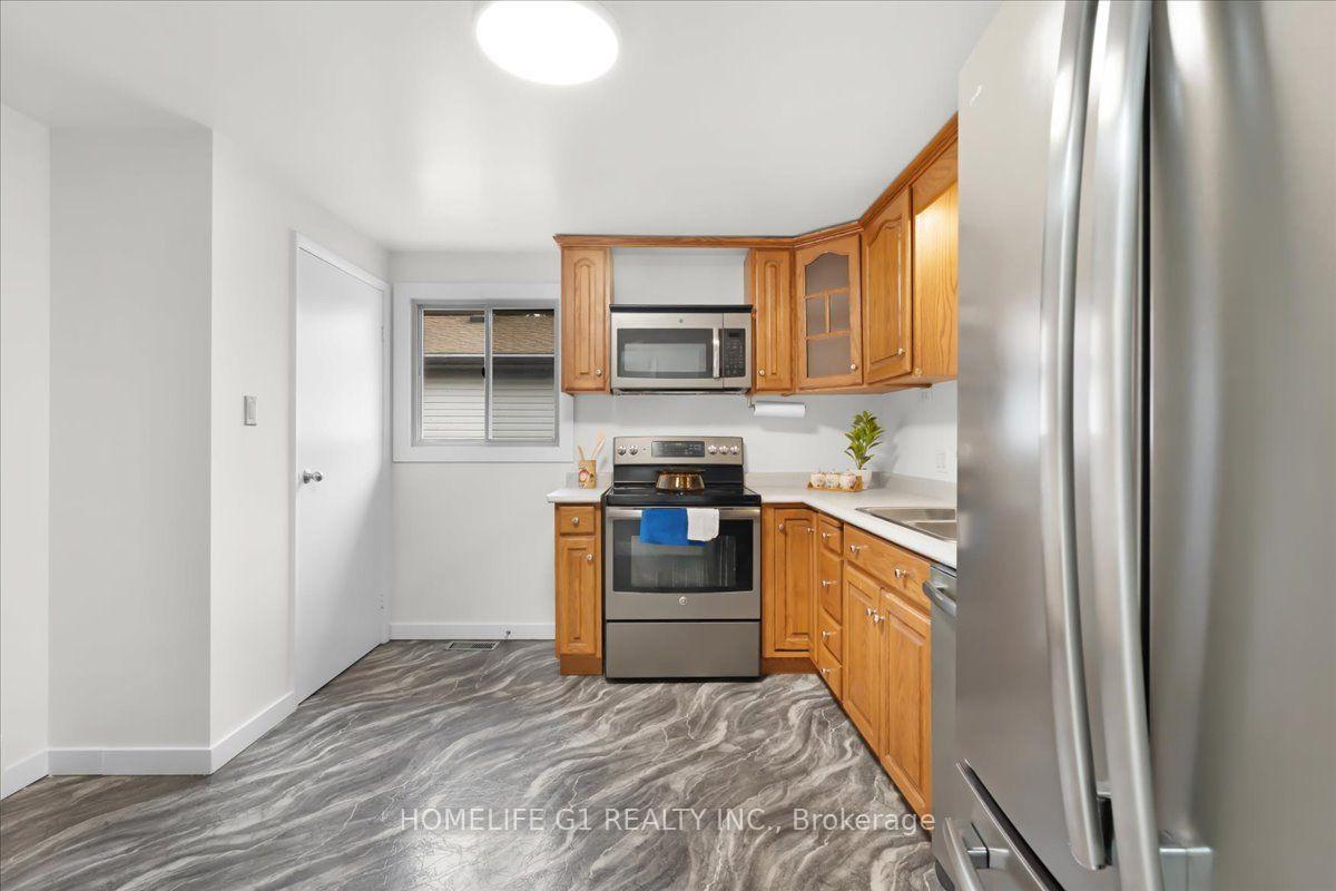 Photo 8 of 19 Milton Avenue W, Cambridge, Silver Heights — HOMEH
