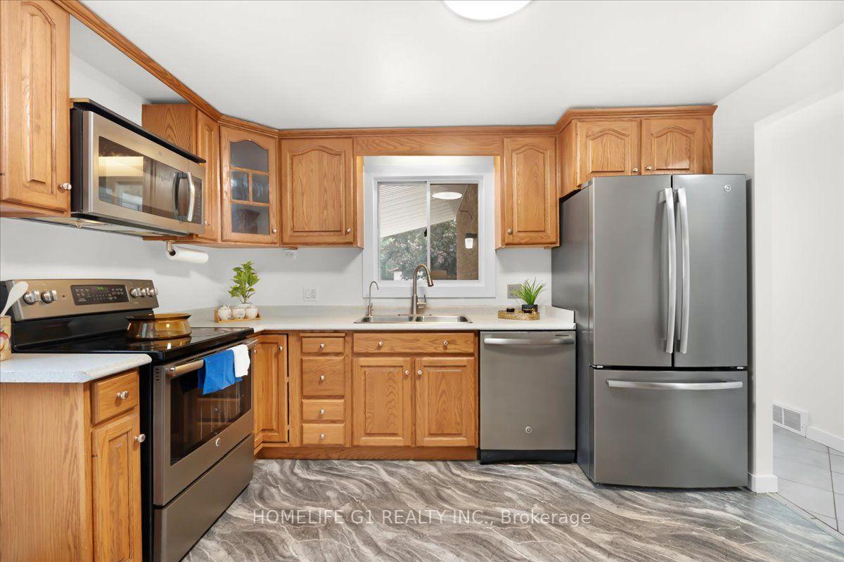 Photo 9 of 19 Milton Avenue W, Cambridge, Silver Heights — HOMEH