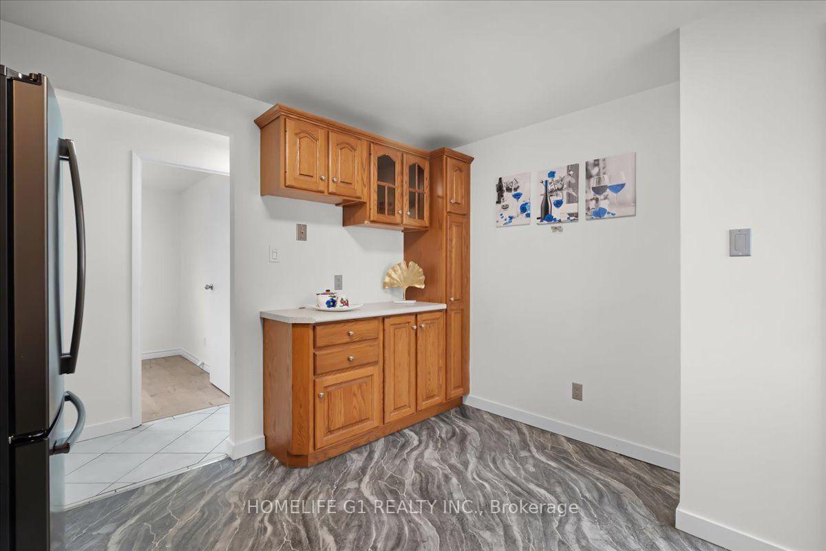 Photo 10 of 19 Milton Avenue W, Cambridge, Silver Heights — HOMEH