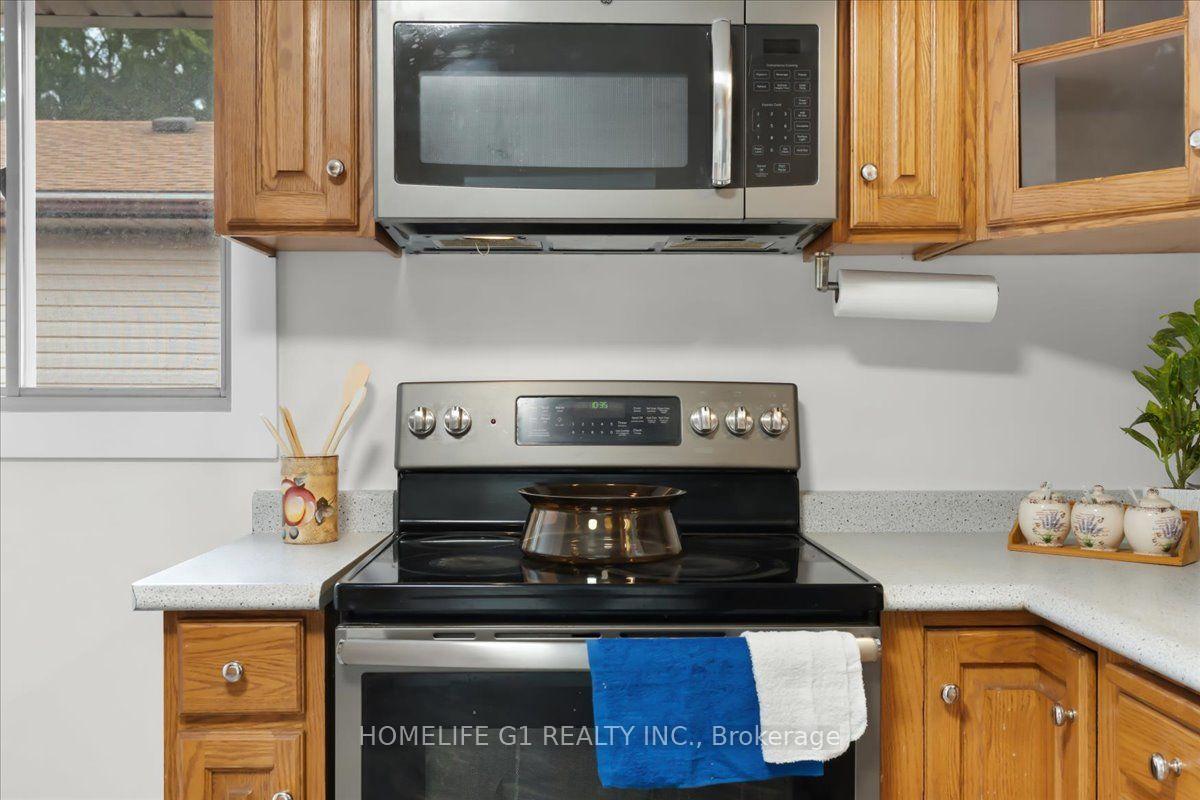 Photo 11 of 19 Milton Avenue W, Cambridge, Silver Heights — HOMEH