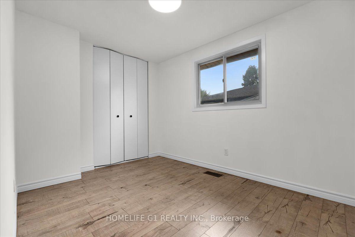 Photo 15 of 19 Milton Avenue W, Cambridge, Silver Heights — HOMEH