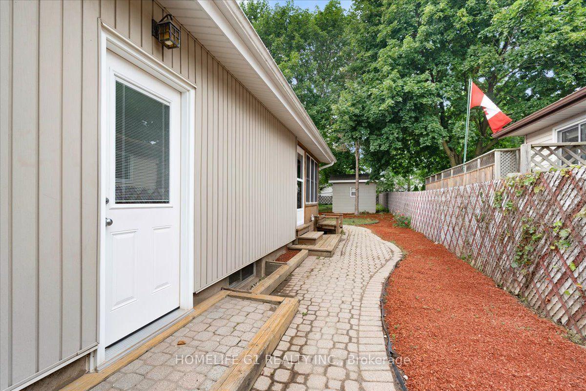 Photo 21 of 19 Milton Avenue W, Cambridge, Silver Heights — HOMEH