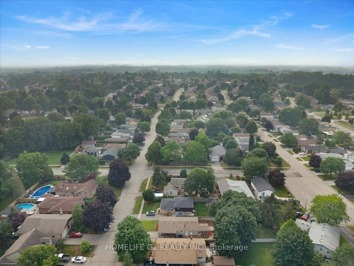 Photo 44 of 19 Milton Avenue W, Cambridge, Silver Heights — HOMEH