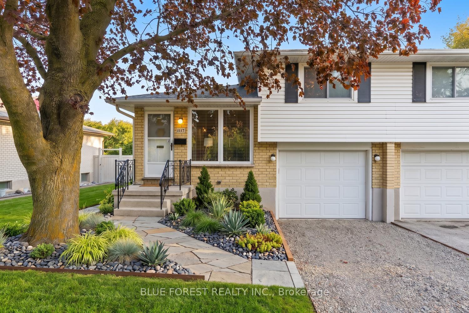 Photo 2 of 1117 Byron Baseline Road, London, South B — HOMEH