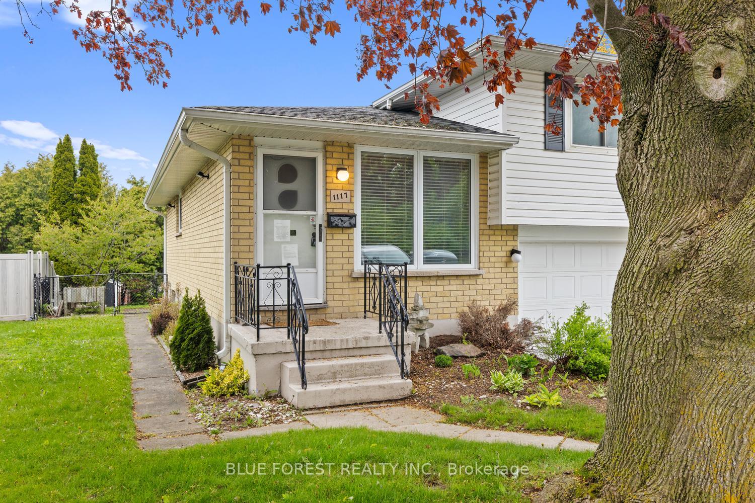 Photo 3 of 1117 Byron Baseline Road, London, South B — HOMEH