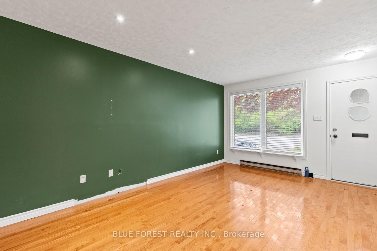 Photo 6 of 1117 Byron Baseline Road, London, South B — HOMEH