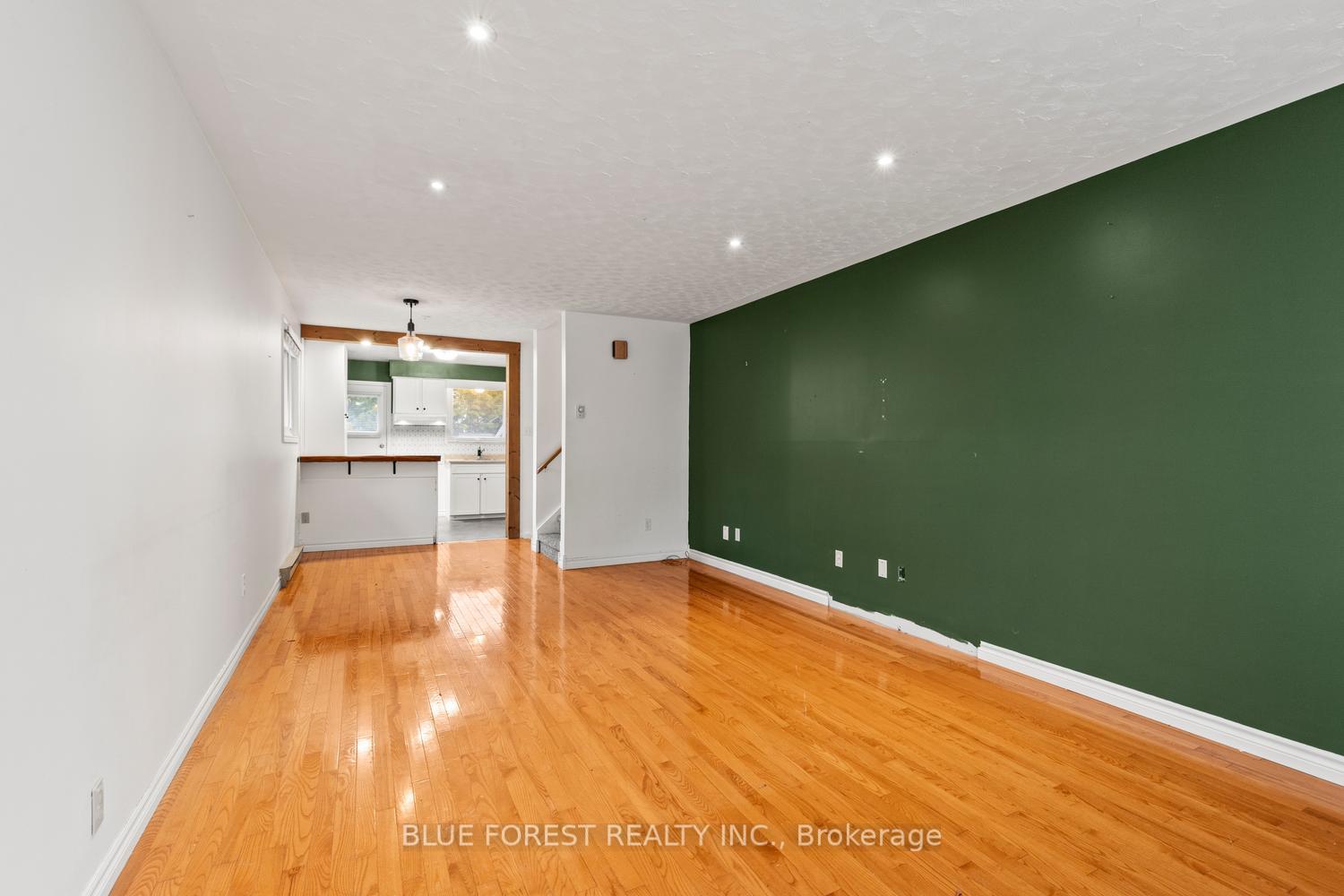 Photo 8 of 1117 Byron Baseline Road, London, South B — HOMEH