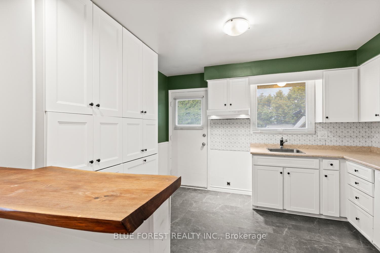 Photo 12 of 1117 Byron Baseline Road, London, South B — HOMEH