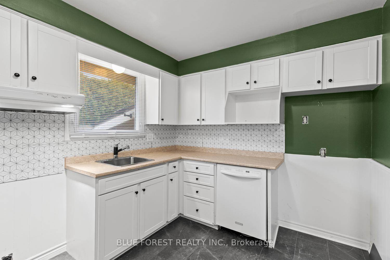 Photo 13 of 1117 Byron Baseline Road, London, South B — HOMEH