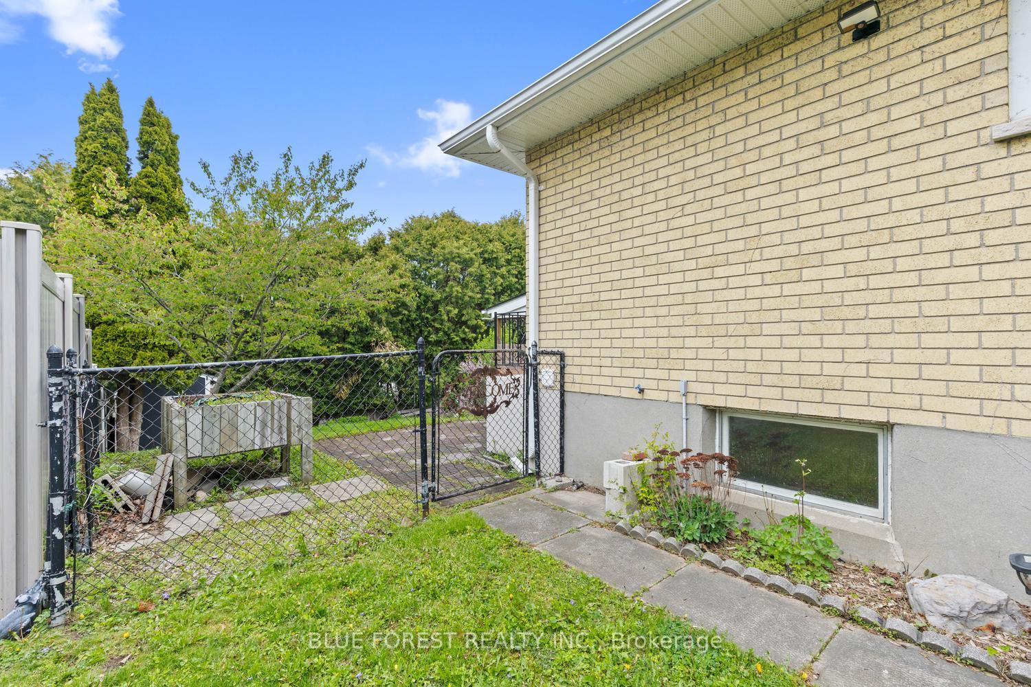 Photo 50 of 1117 Byron Baseline Road, London, South B — HOMEH