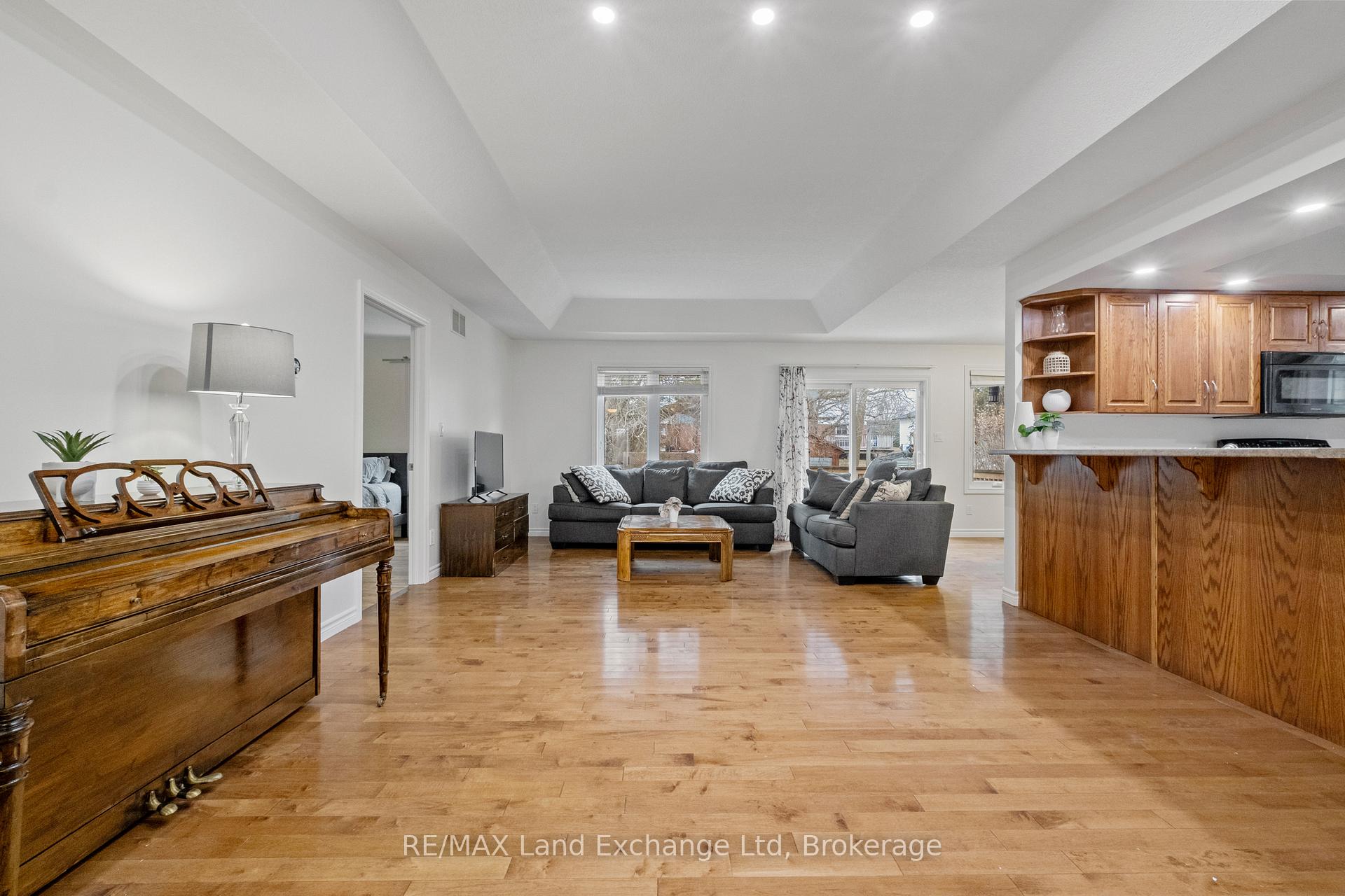 Photo 5 of 401 Carling Terrace, North Huron, Wingham — HOMEH